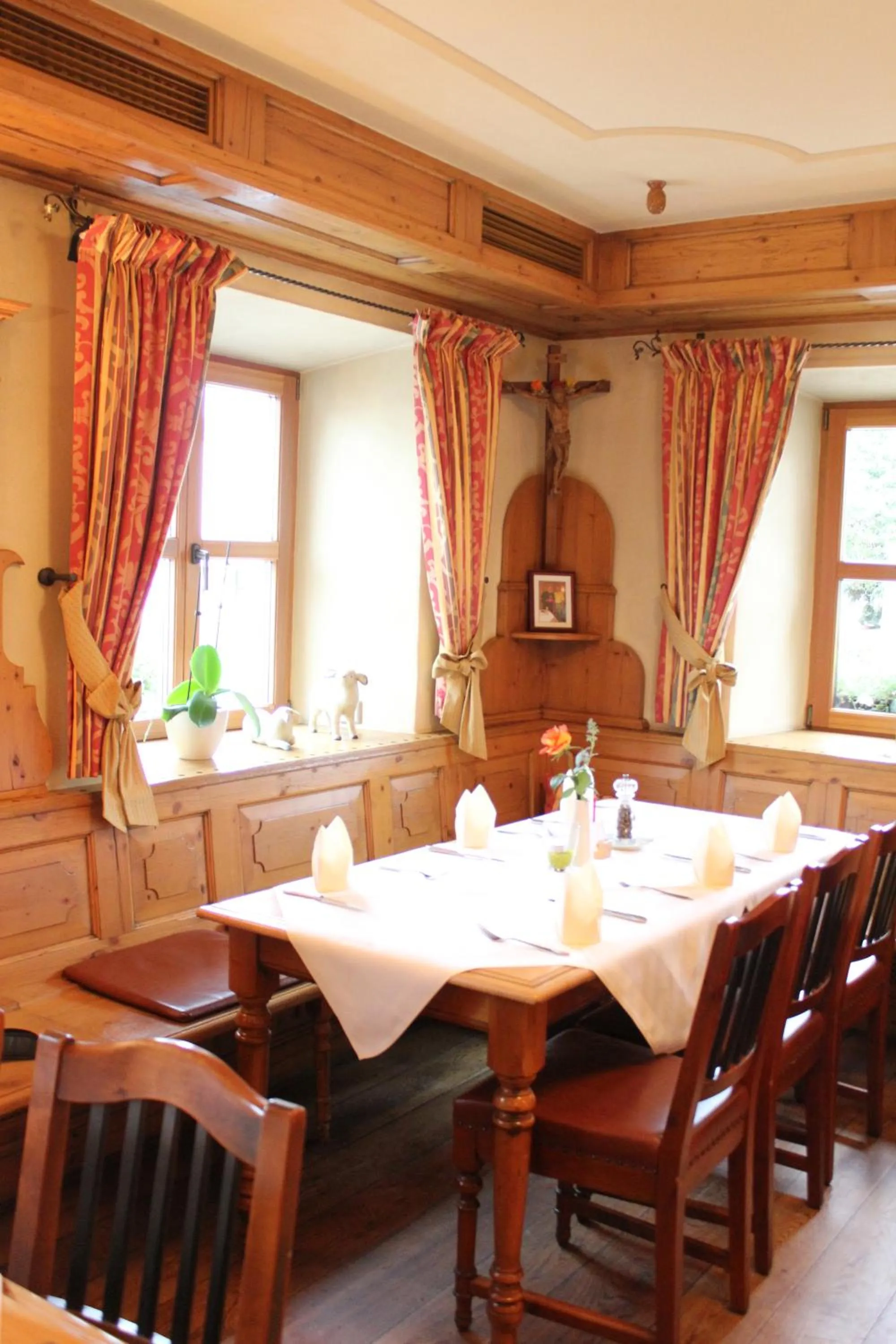 Restaurant/places to eat in Das Quartier