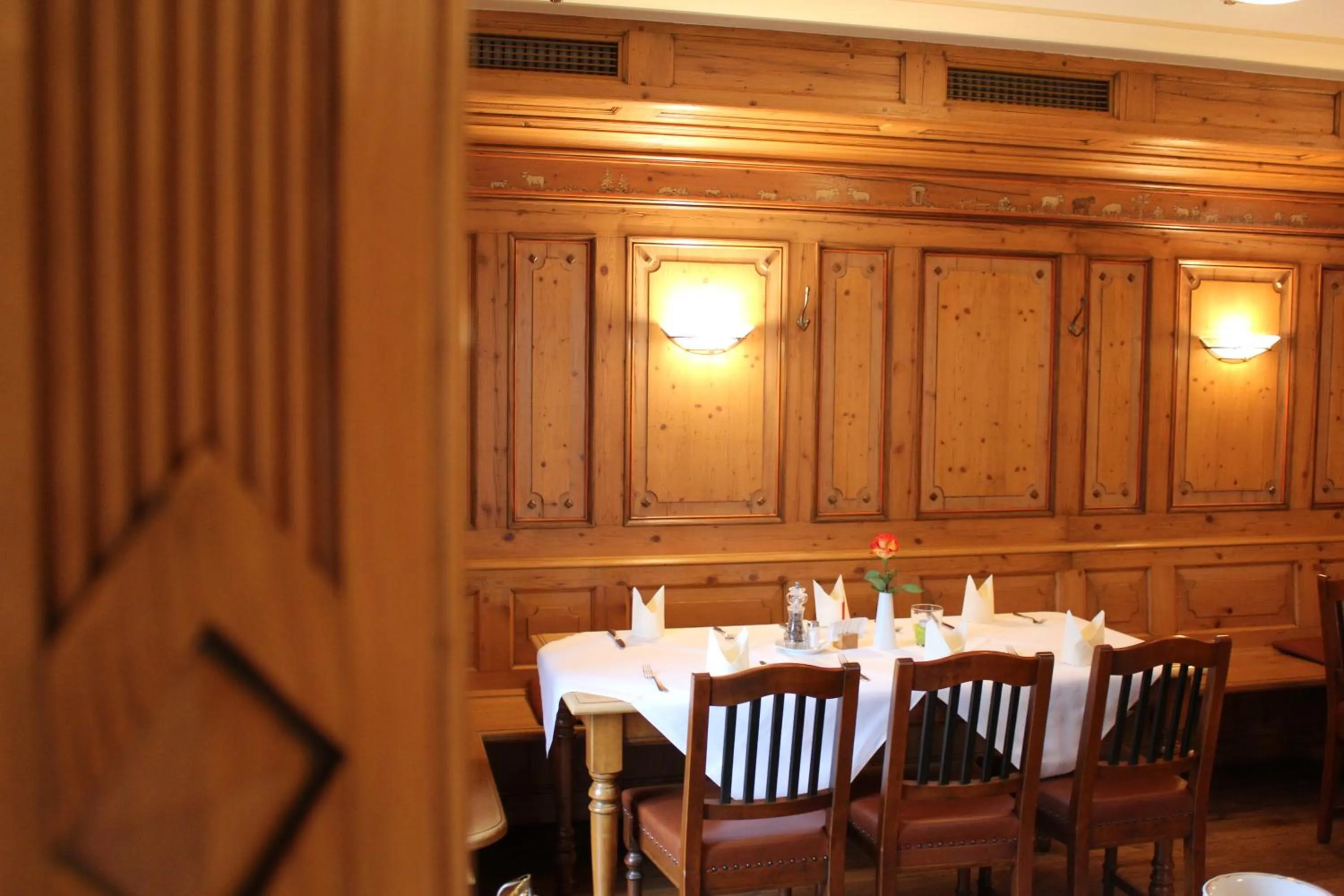 Restaurant/places to eat in Das Quartier