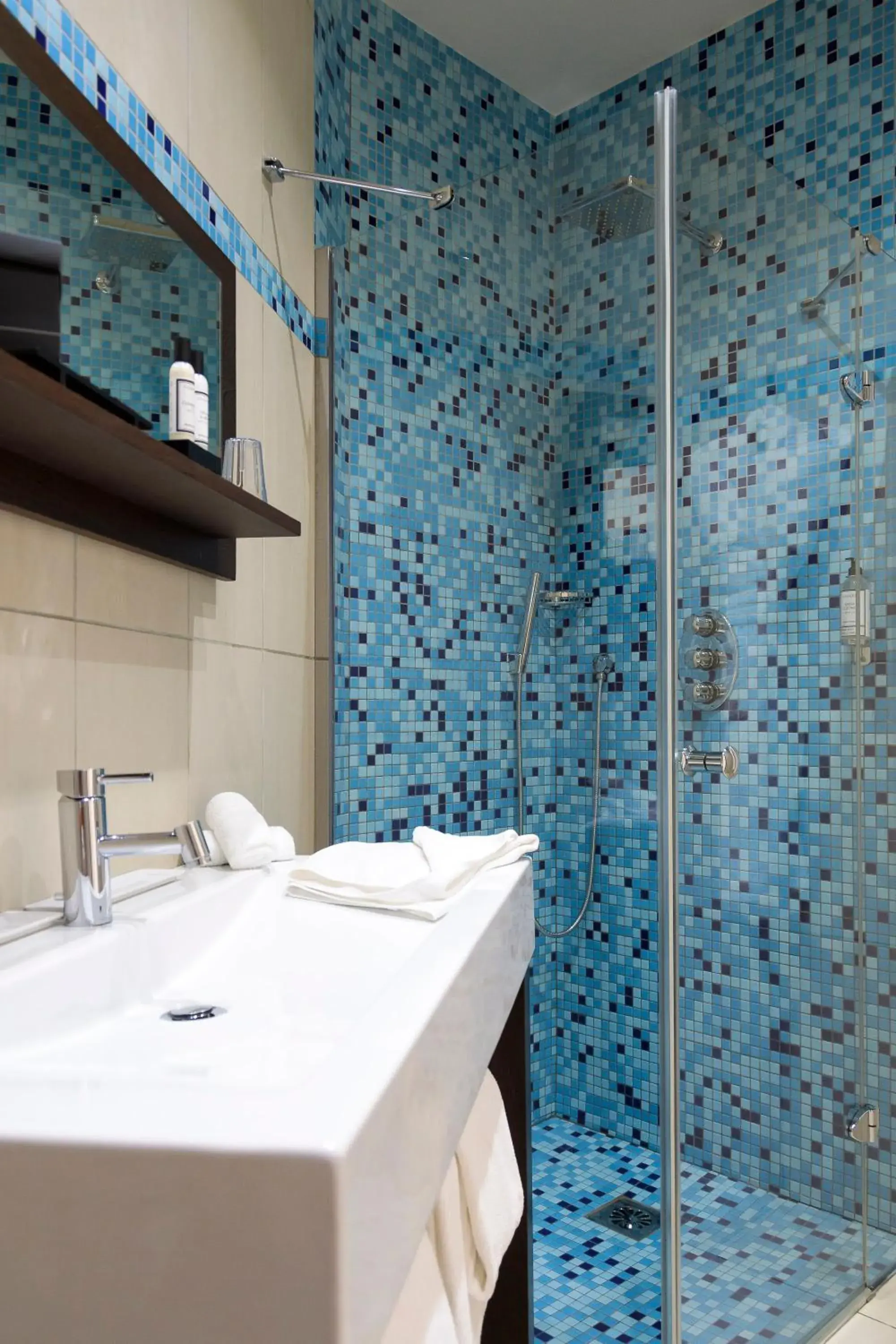 Comfort Double Room with Sea View in Le Golfe Comfort Double Room with Sea View in Le Golfe