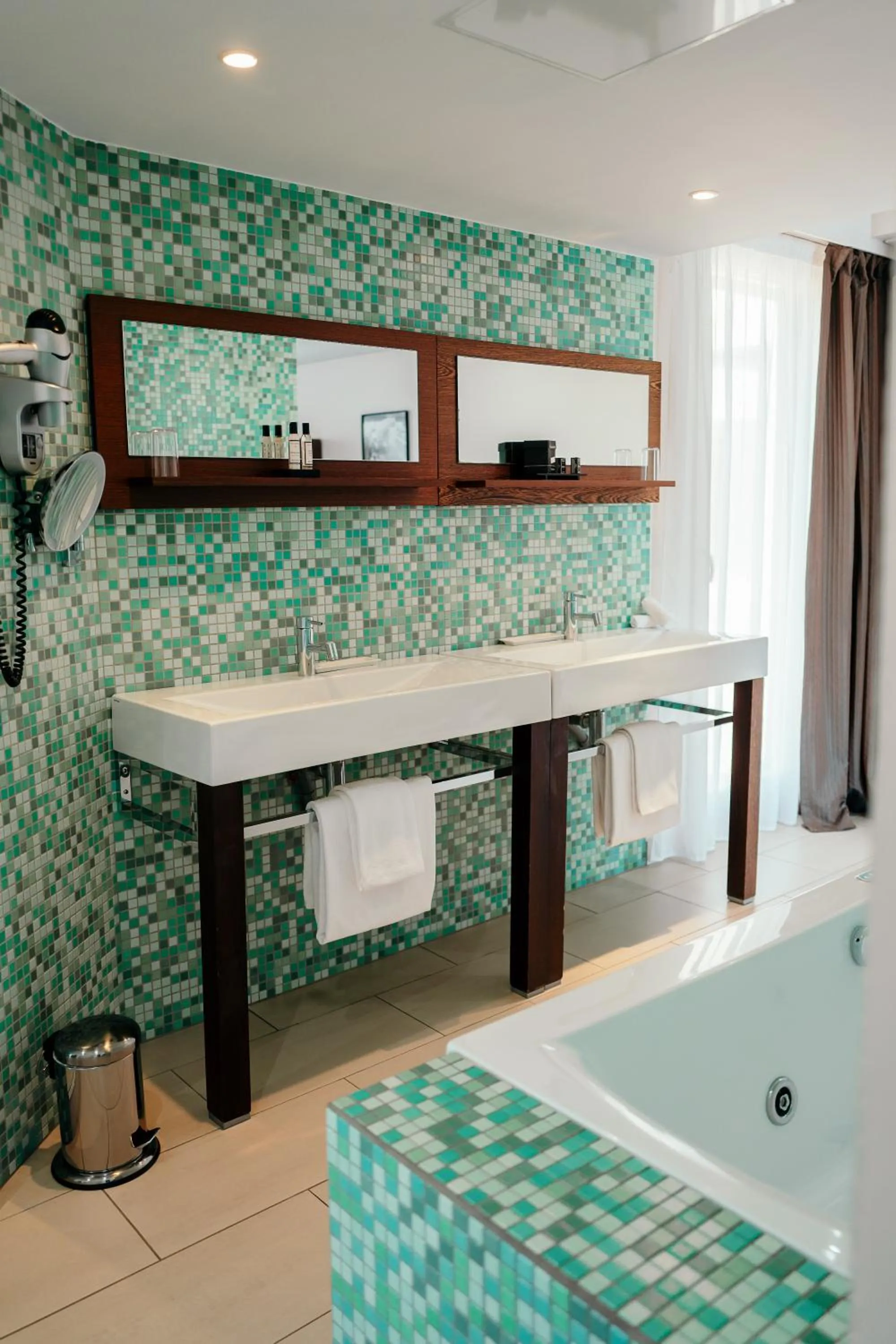 Bathroom, Bed in Le Golfe