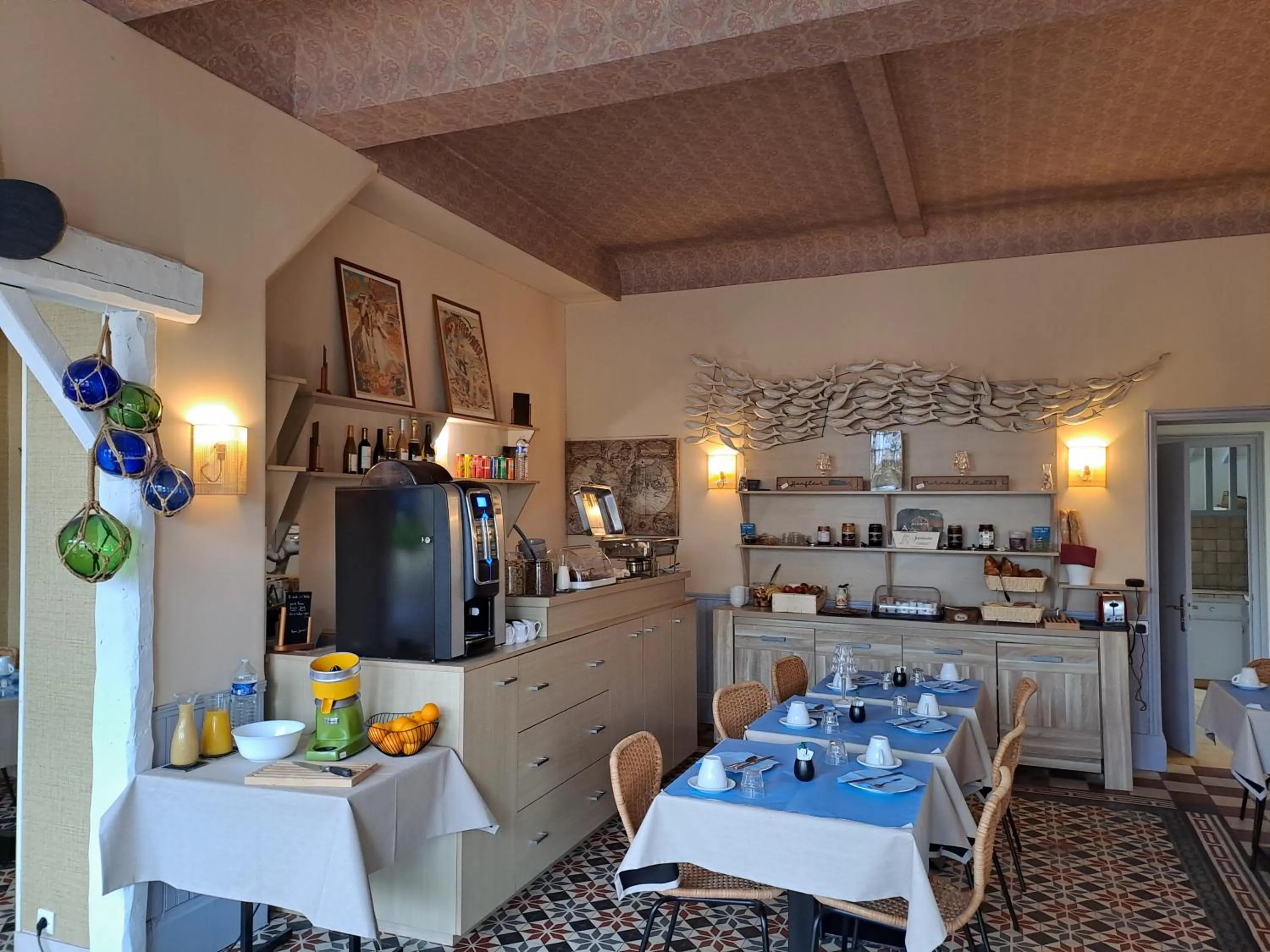 Breakfast in Hôtel De La Mer - Deauville Blonville - Boutique Hôtel de charme vue Mer ou Campagne - Accès direct plage