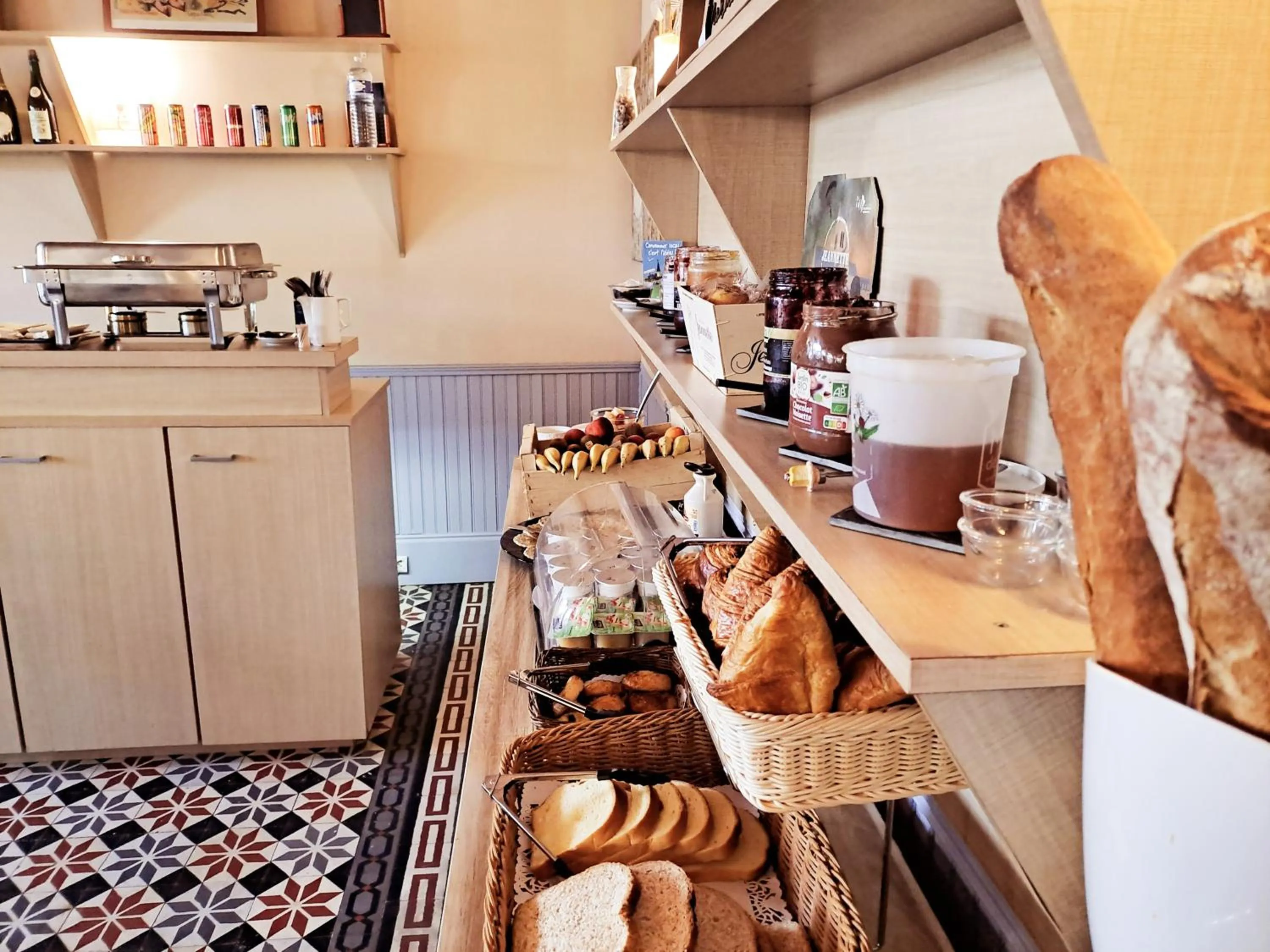 Continental breakfast in Hôtel De La Mer - Deauville Blonville - Boutique Hôtel de charme vue Mer ou Campagne - Accès direct plage