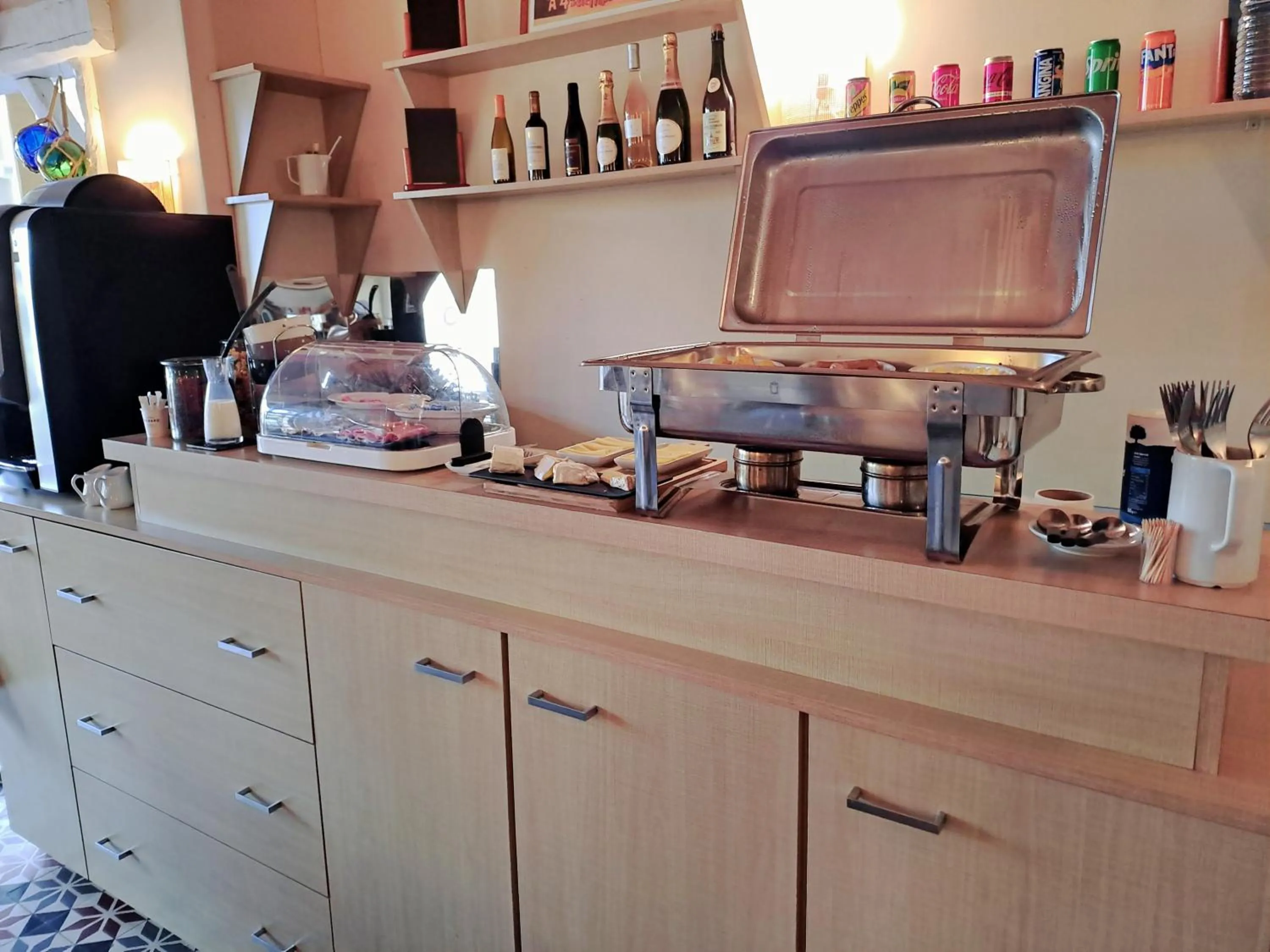 Breakfast in Hôtel De La Mer - Deauville Blonville - Boutique Hôtel de charme vue Mer ou Campagne - Accès direct plage