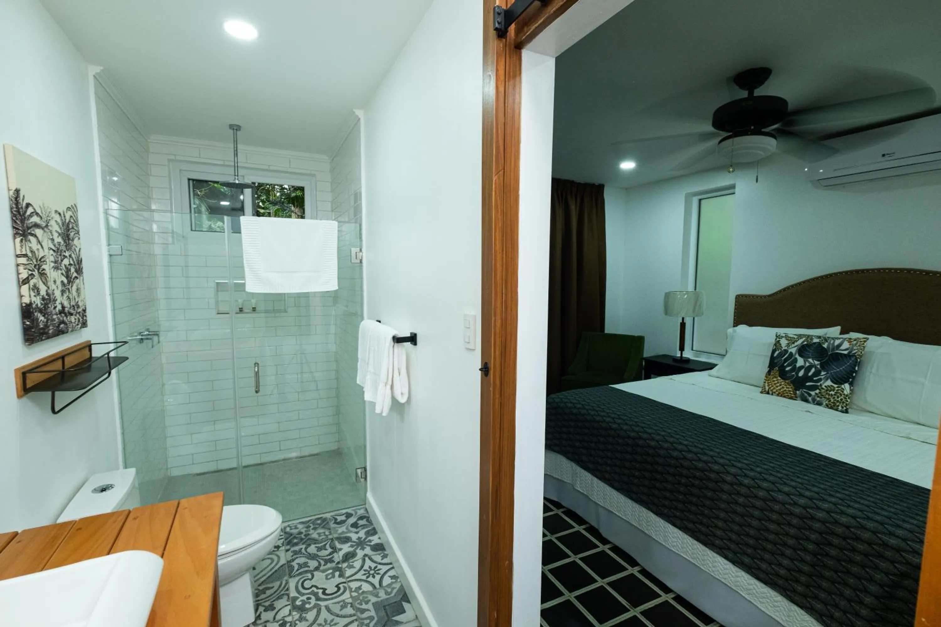 Bathroom, Bed in Angeli Gardens Boutique Hotel