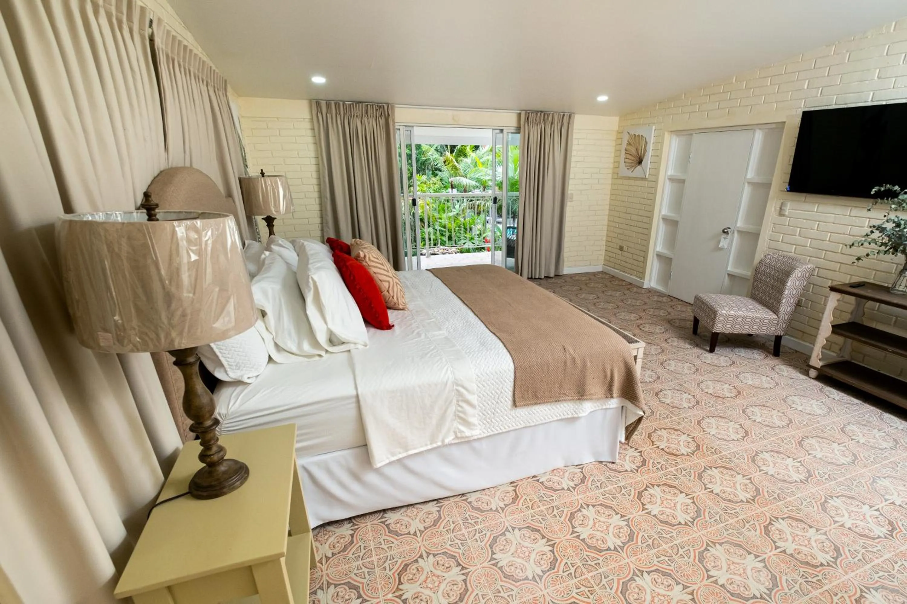 Bed in Angeli Gardens Boutique Hotel