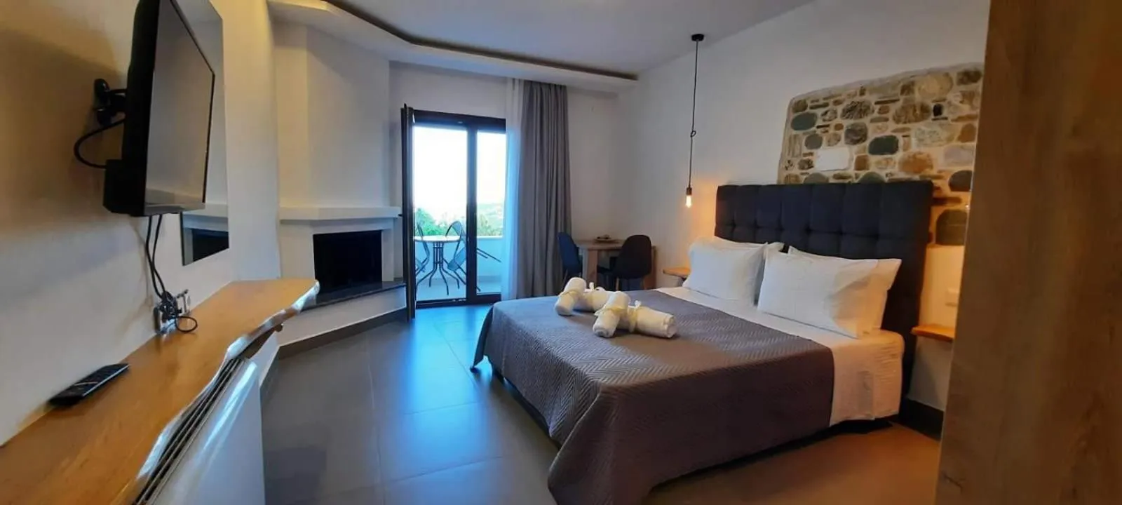 Bed in Aelia Mount Suites