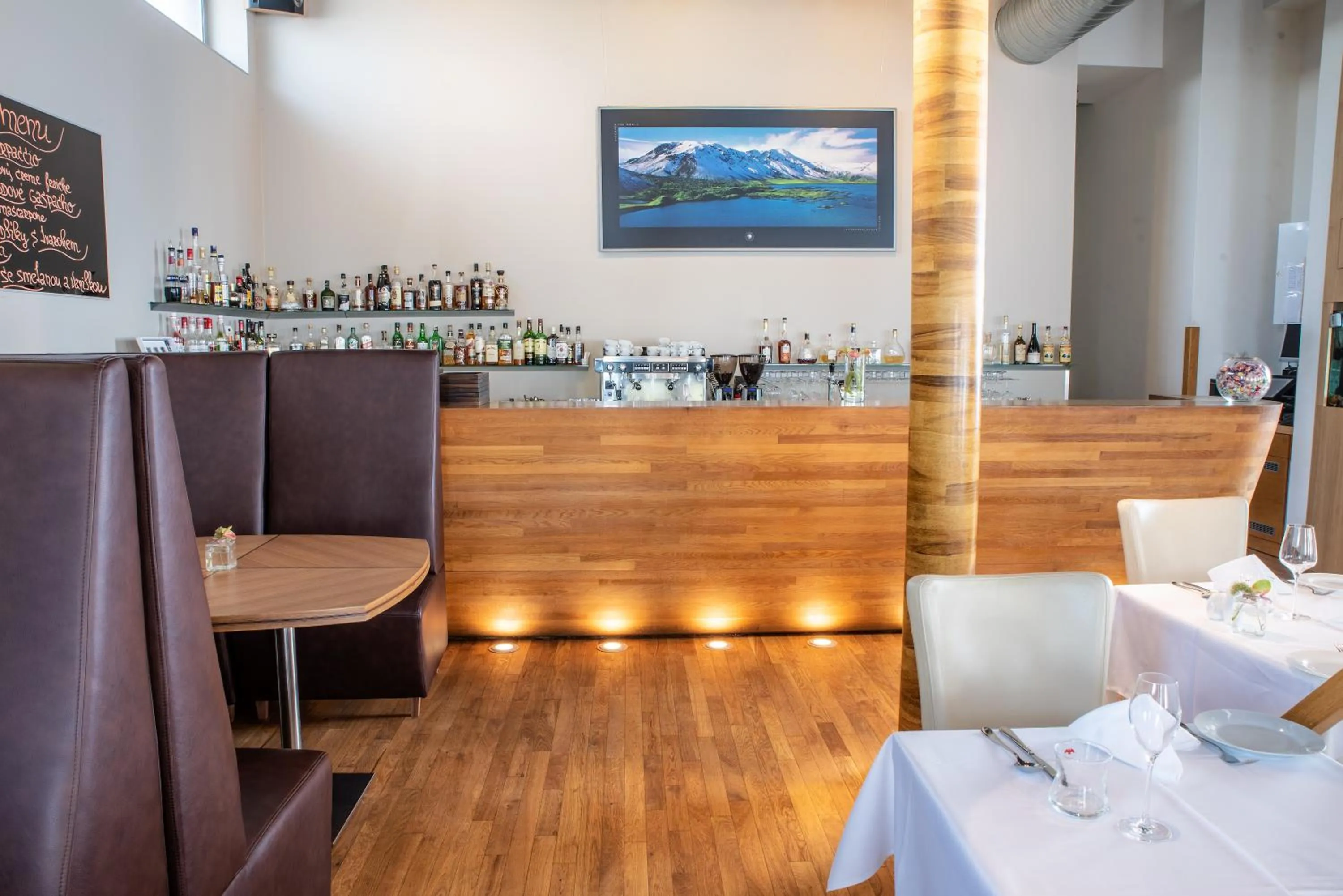 Restaurant & Design Hotel Noem Arch