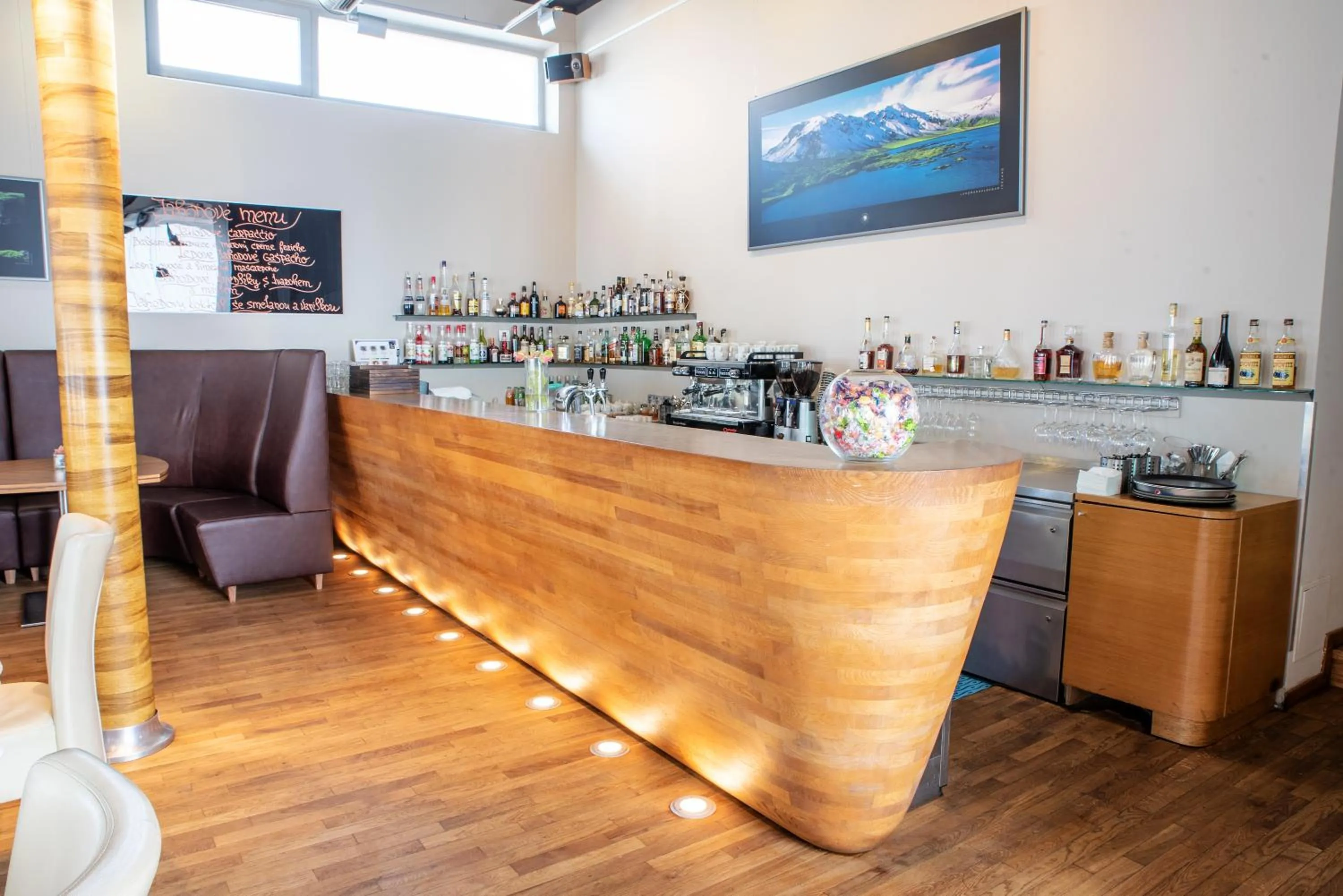 Restaurant & Design Hotel Noem Arch