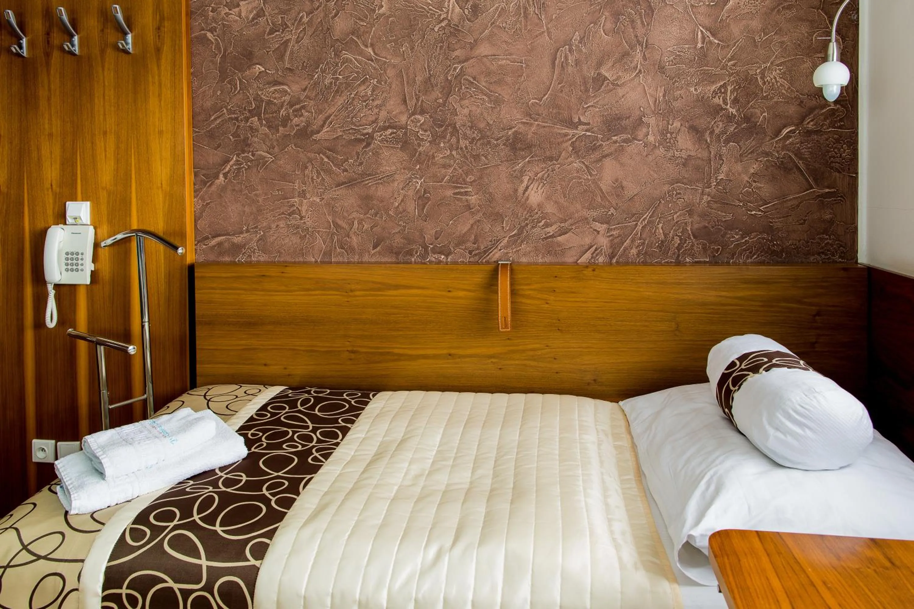 Living room, Bed in Restaurant & Design Hotel Noem Arch