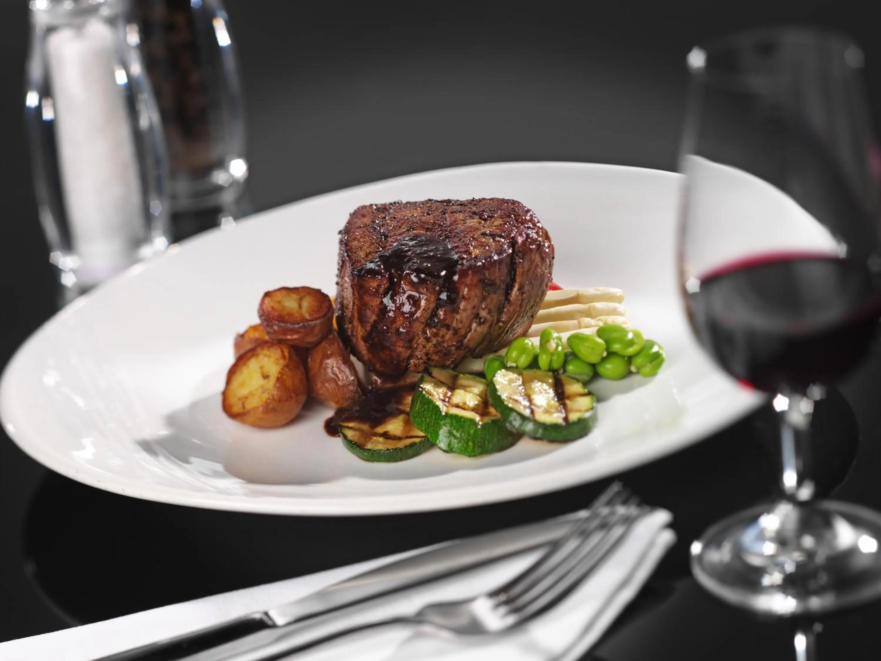 Food and drinks in Restaurant & Design Hotel Noem Arch