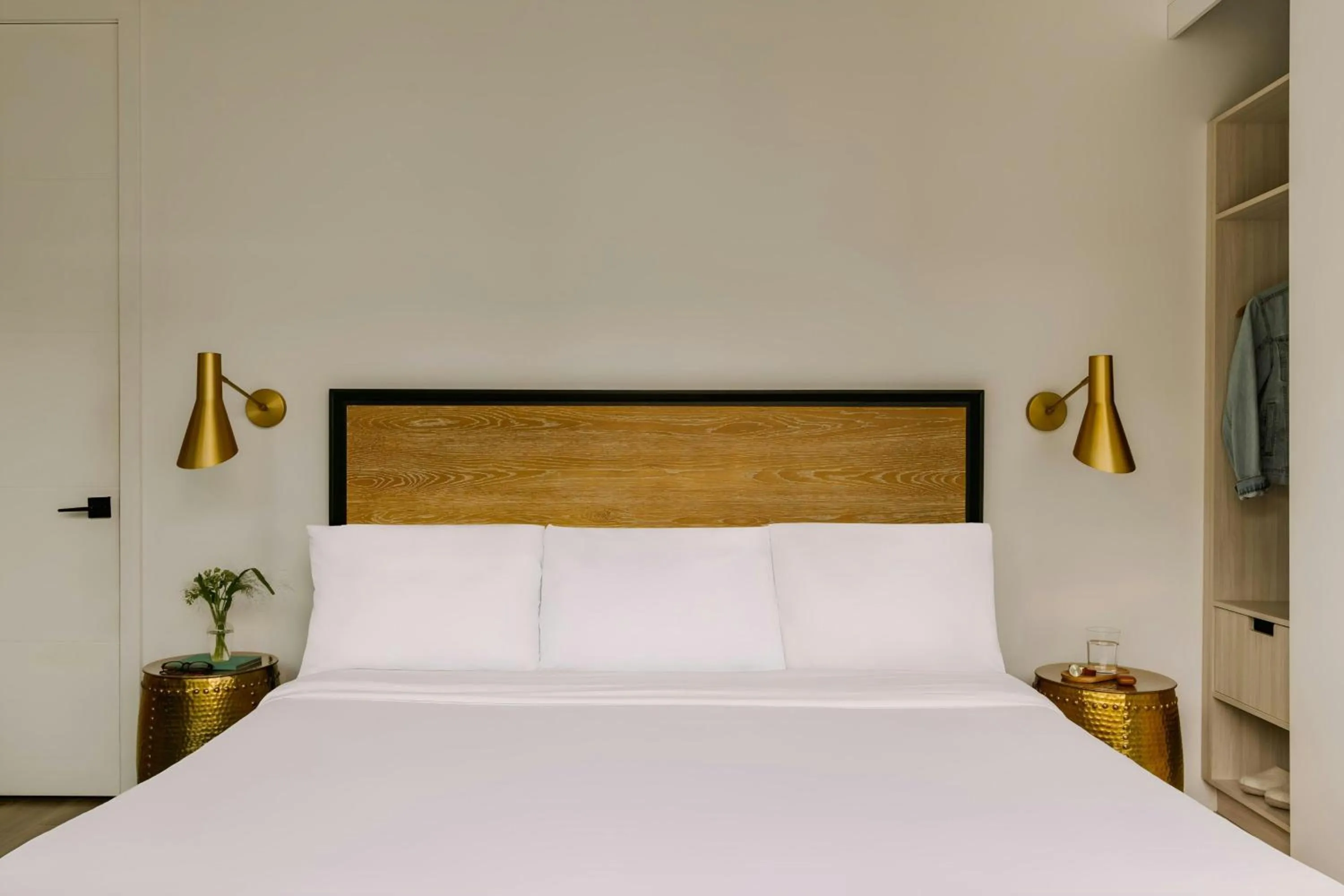 Bedroom, Bed in Sonder by Marriott Bonvoy Maisonneuve Apartments Downtown