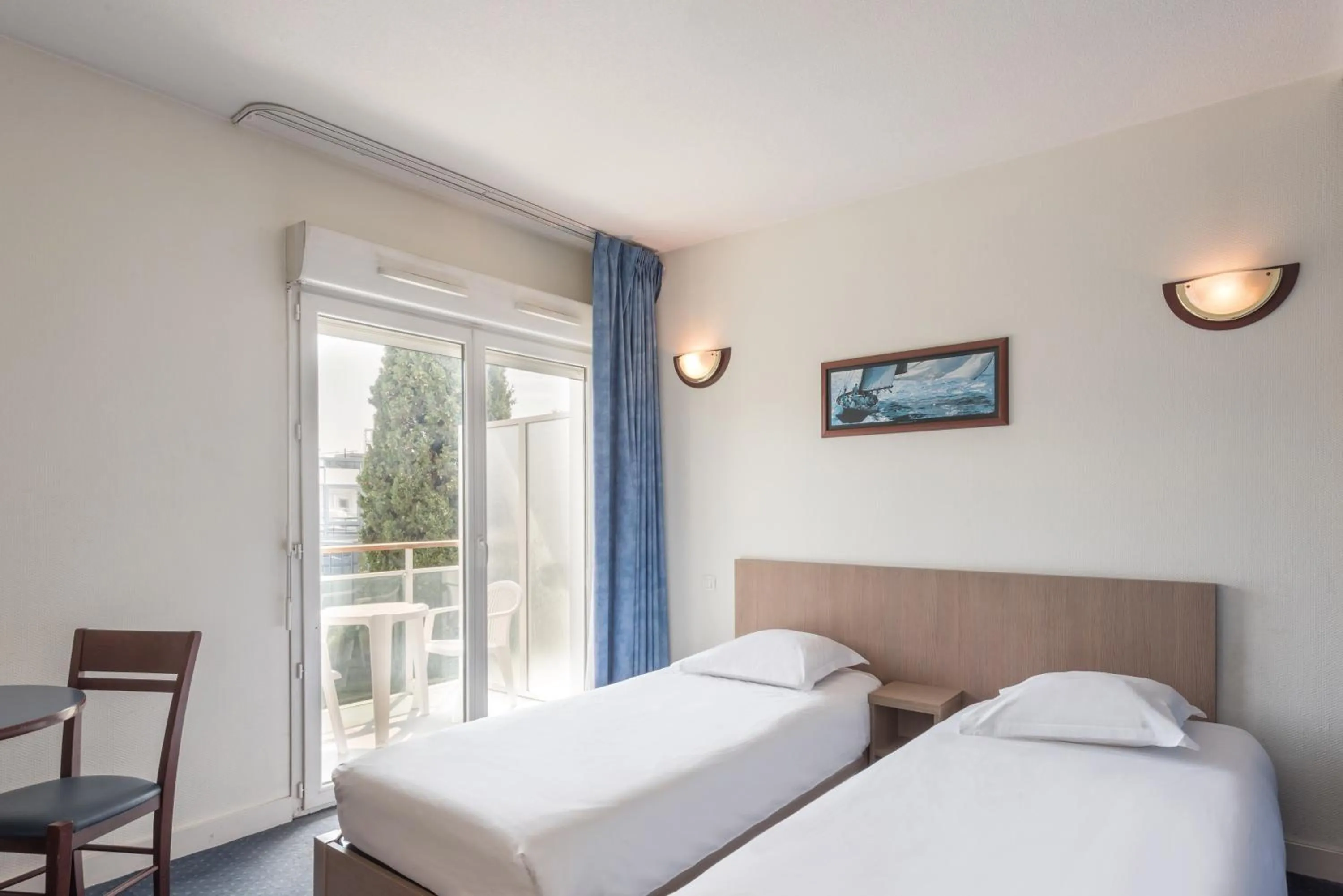 Bed, Room Photo in Appart'City Classic Antibes