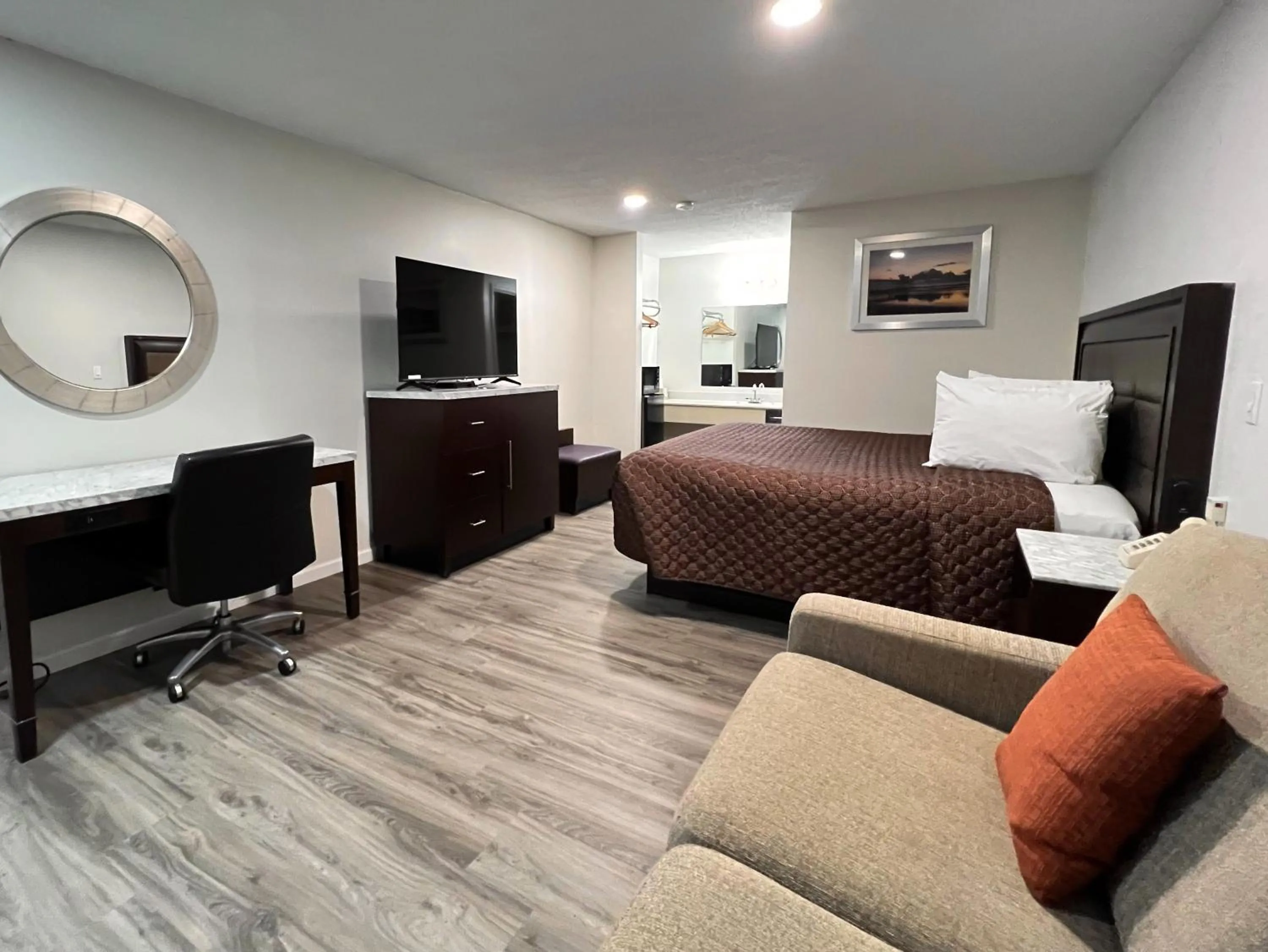 Bed in Garden Inn & Suites