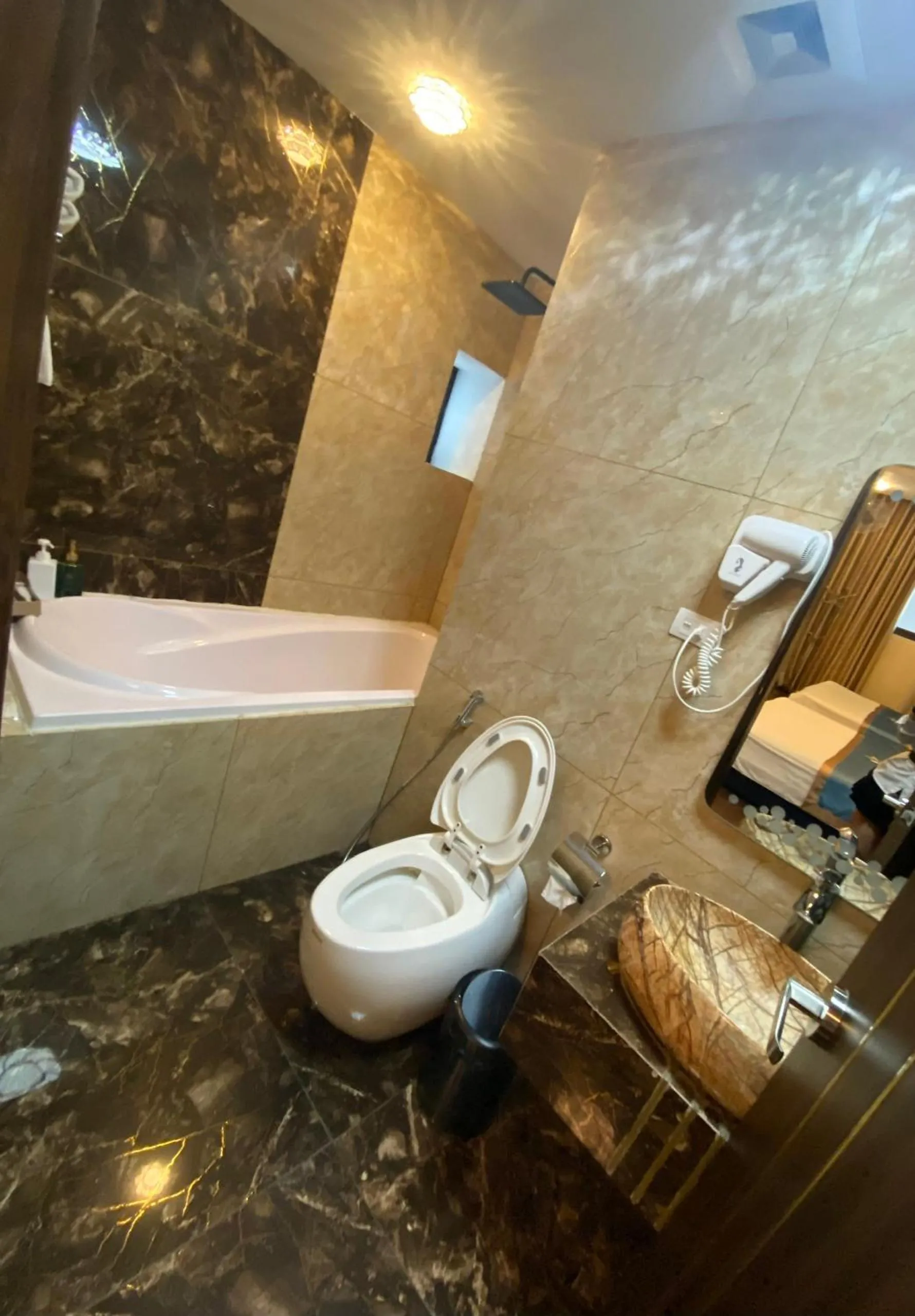 Bao Ngoc Hotel Linh Dam