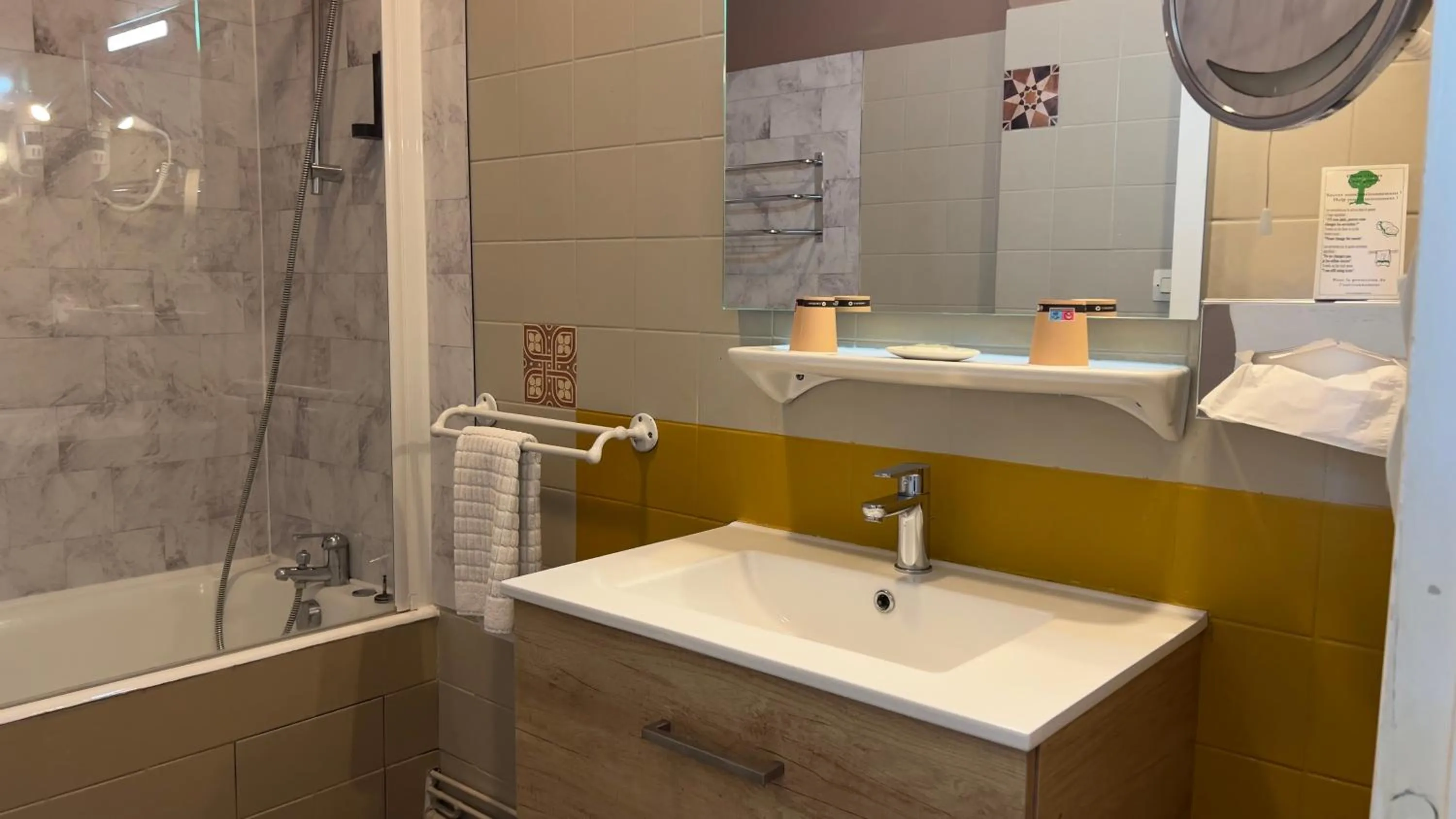 Bathroom in L'Hostellerie du Château de Bricquebec