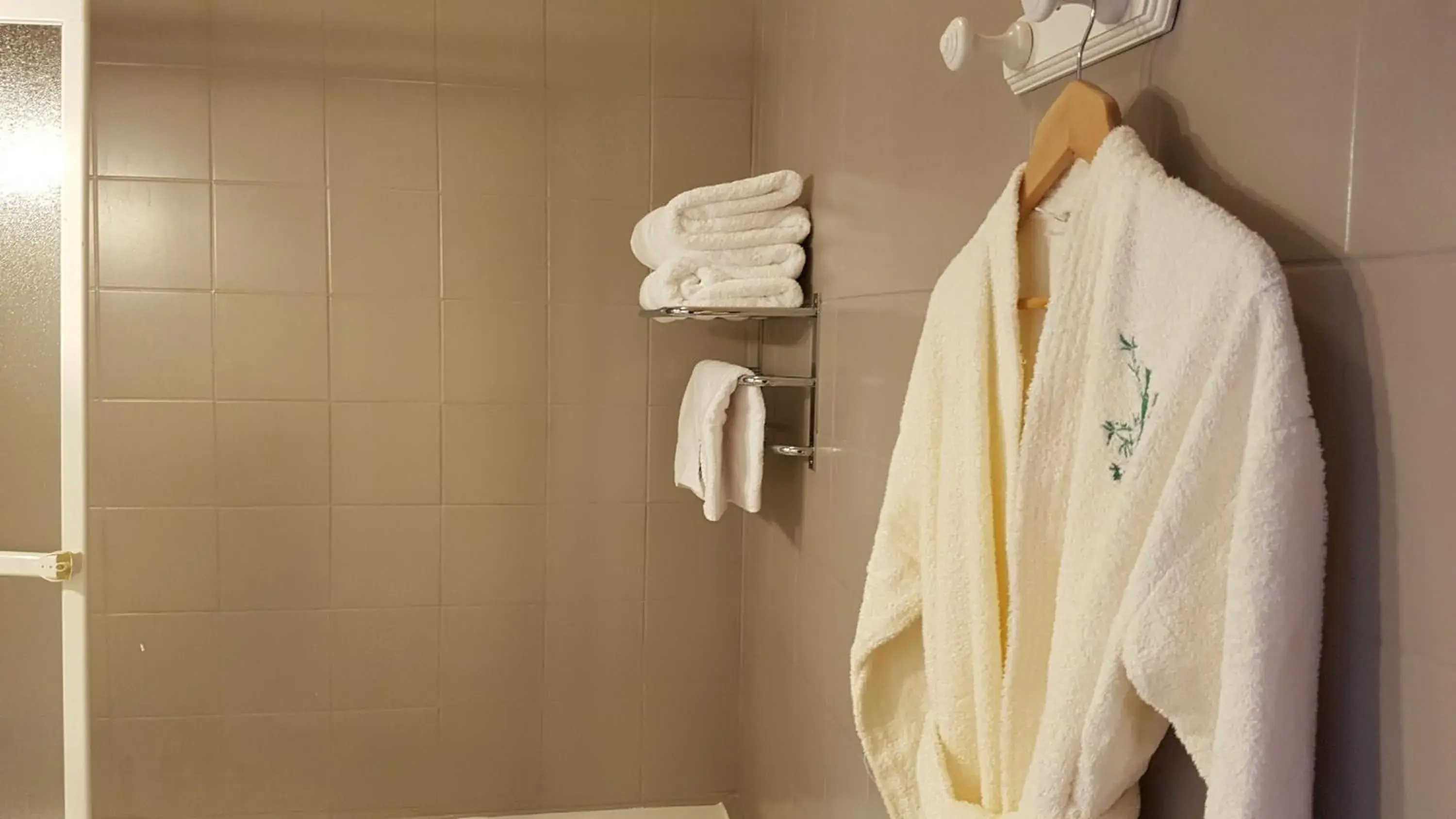 Executive Double Room in L'Hostellerie du Château de Bricquebec Executive Double Room in L'Hostellerie du Château de Bricquebec