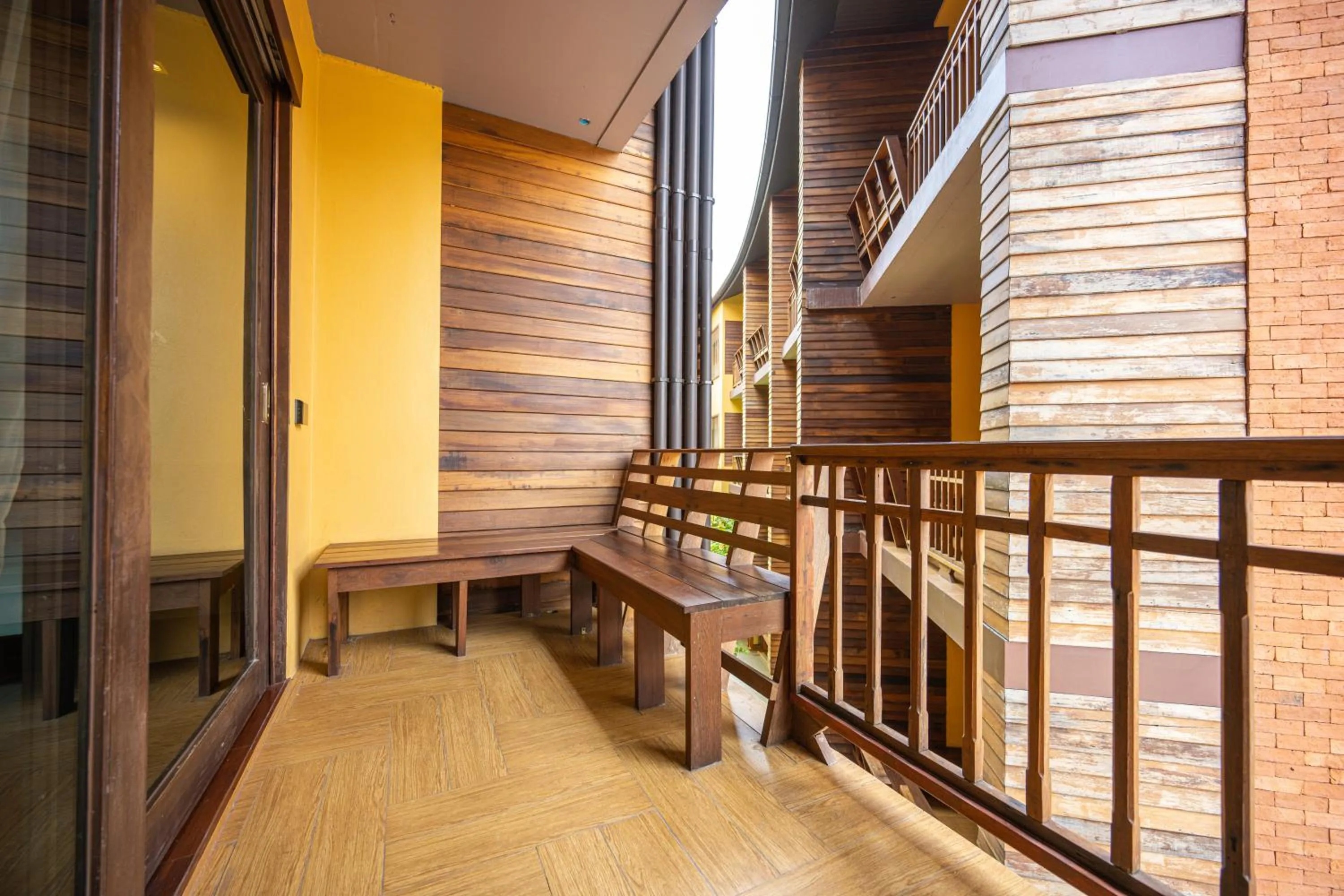 At Gate Thaphae Hotel