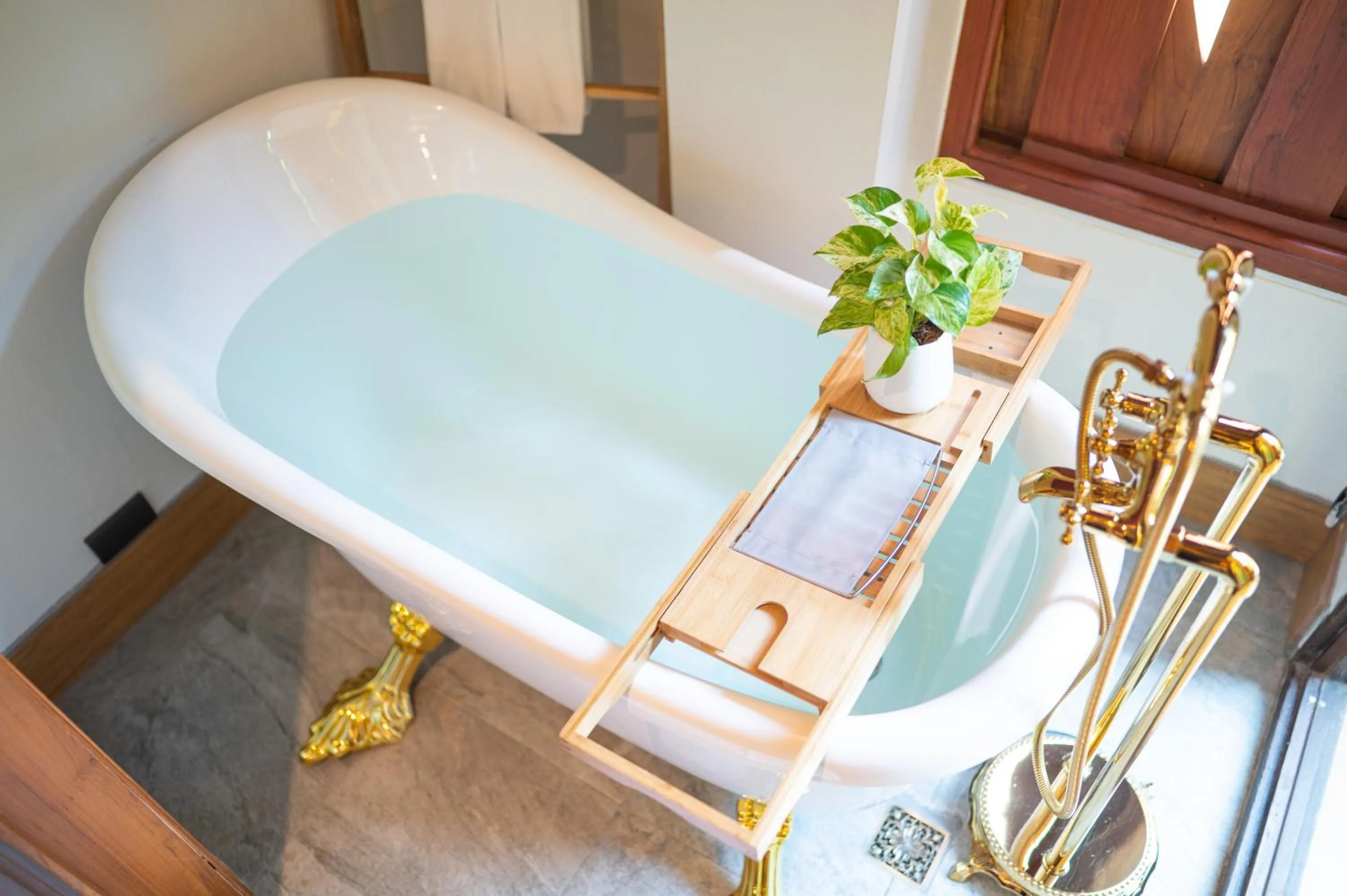 At Gate Thaphae Hotel