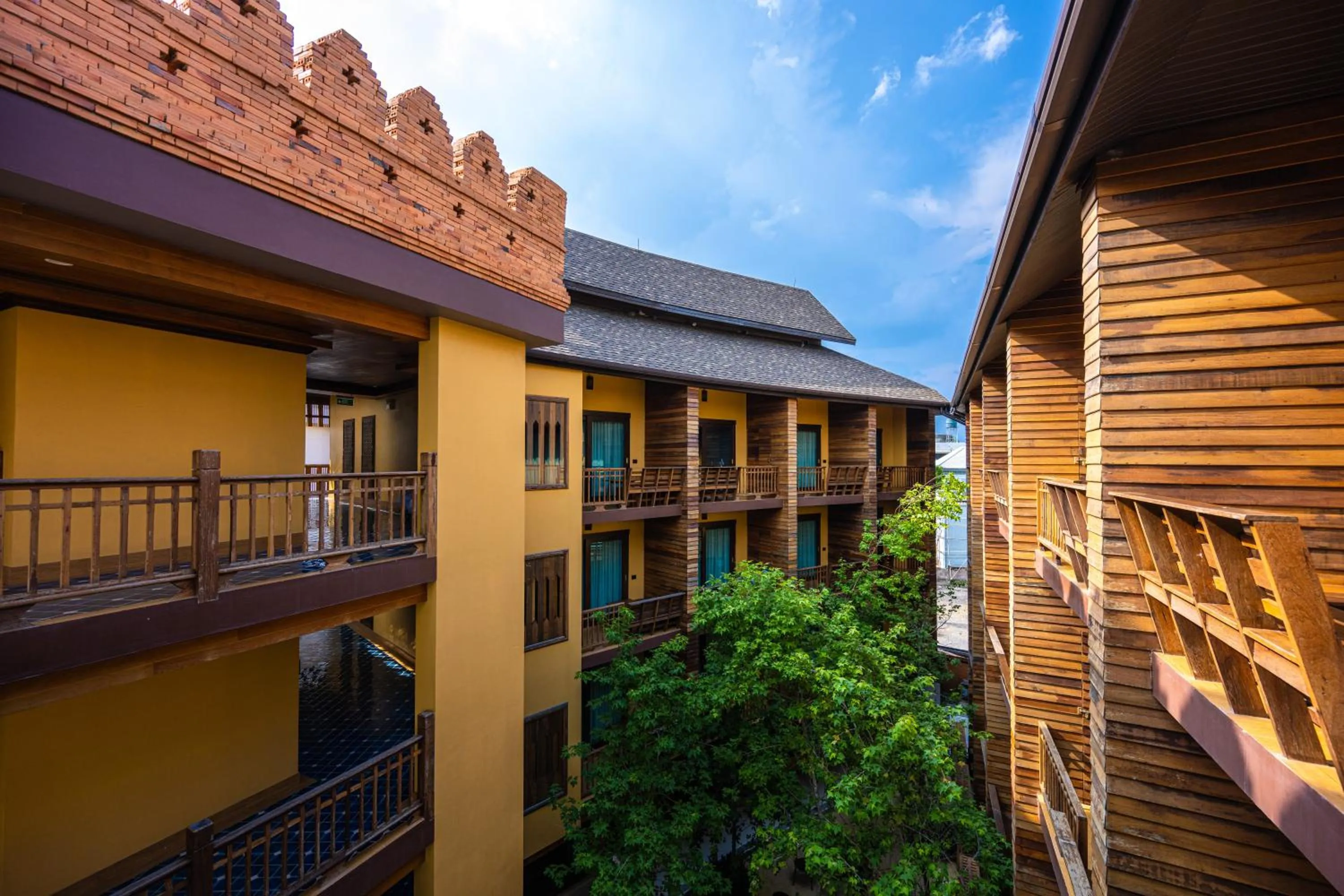 At Gate Thaphae Hotel