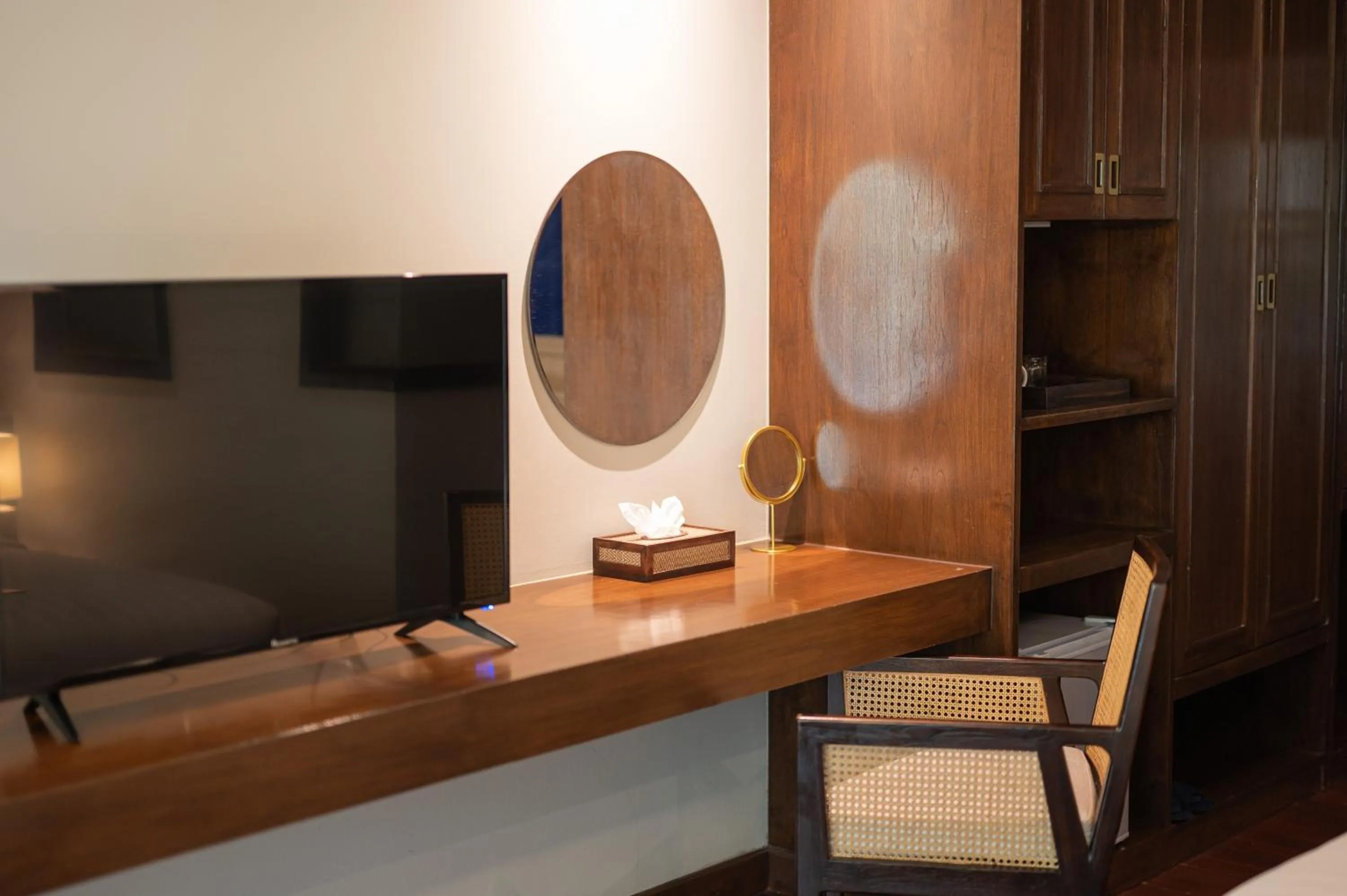 At Gate Thaphae Hotel