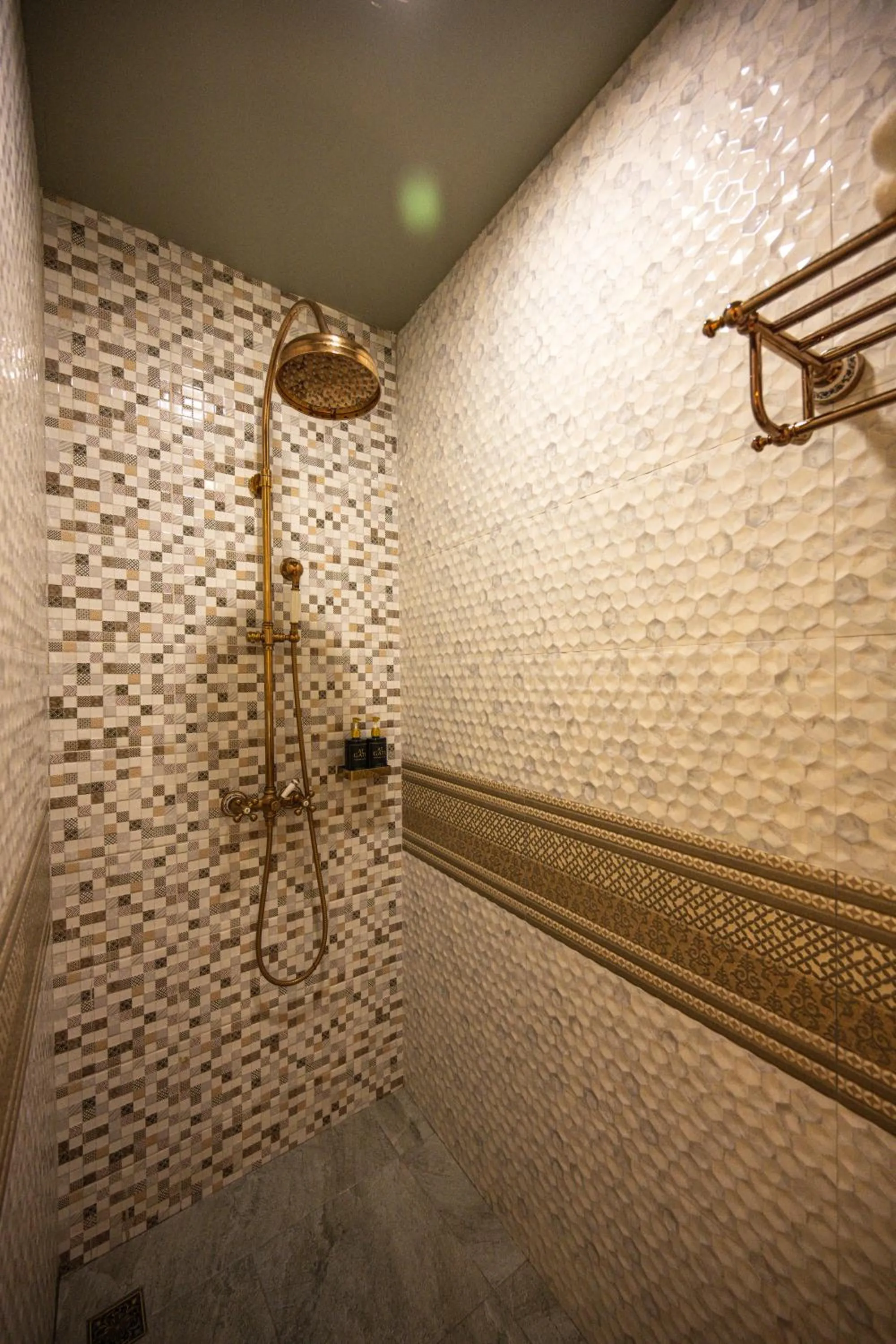 At Gate Thaphae Hotel