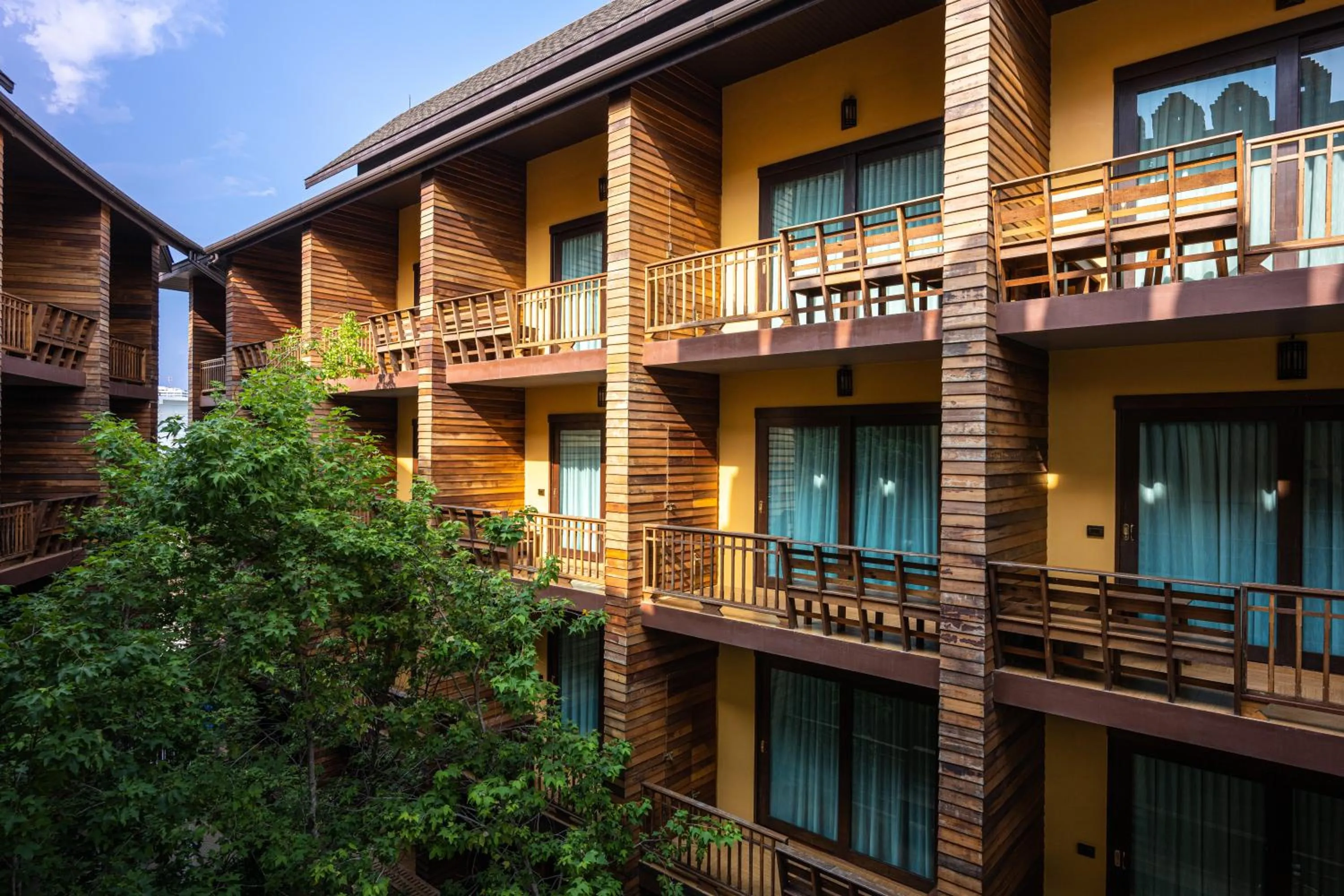 At Gate Thaphae Hotel