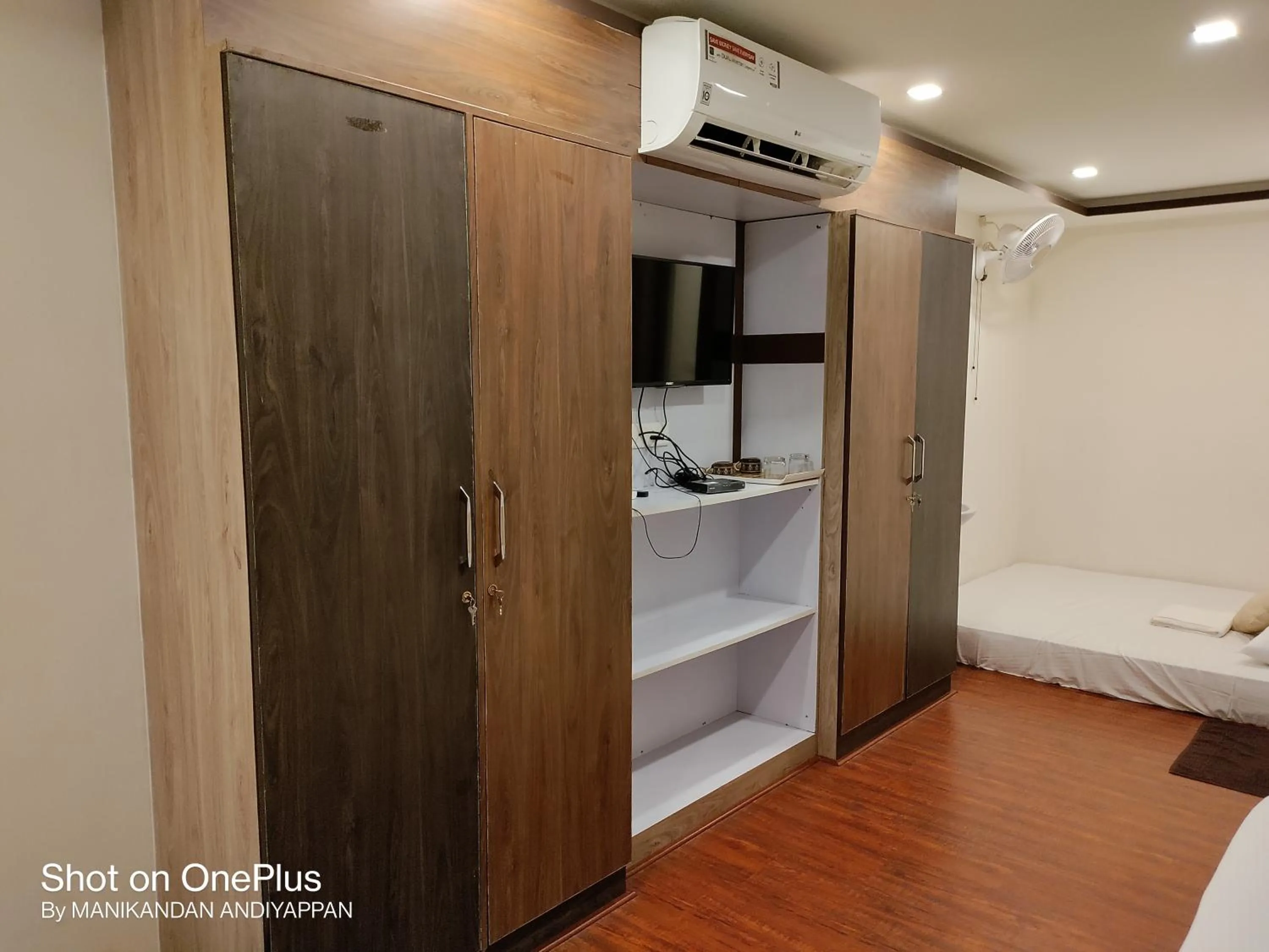 Photo of the whole room, Bed in Hotel Ramtel inn