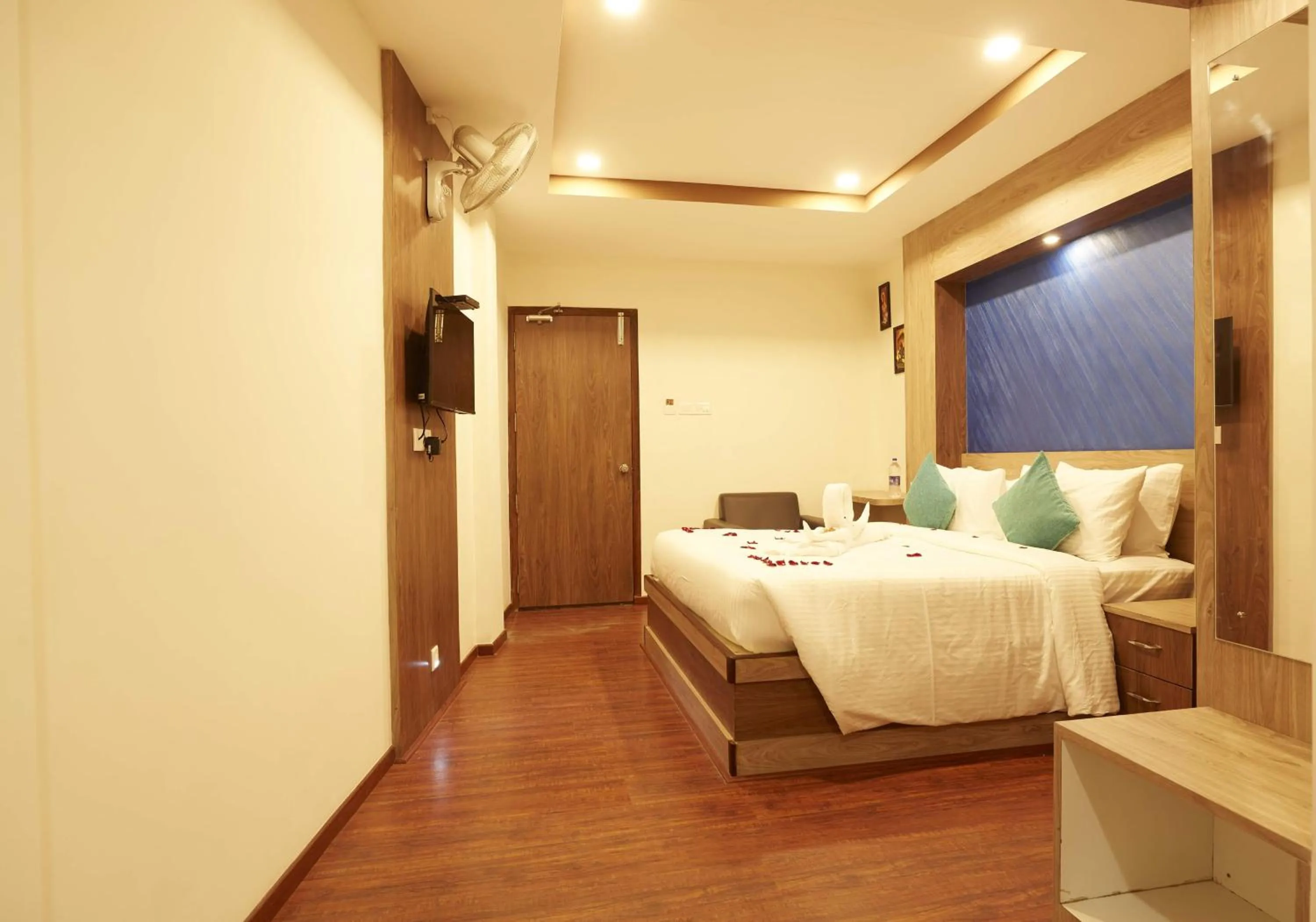 Bedroom, Bed in Hotel Ramtel inn