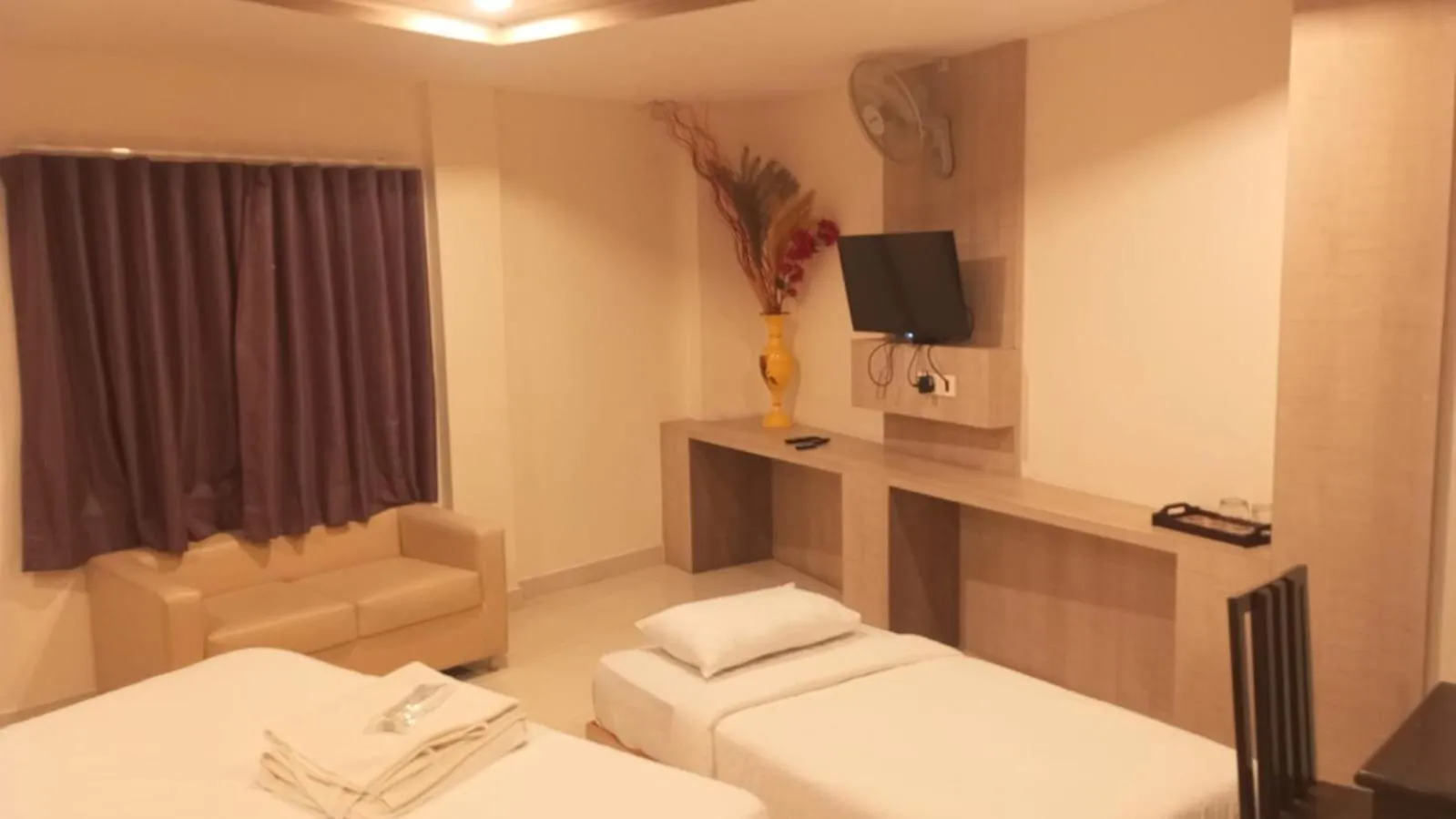 Bedroom, Bed in Hotel Ramtel inn