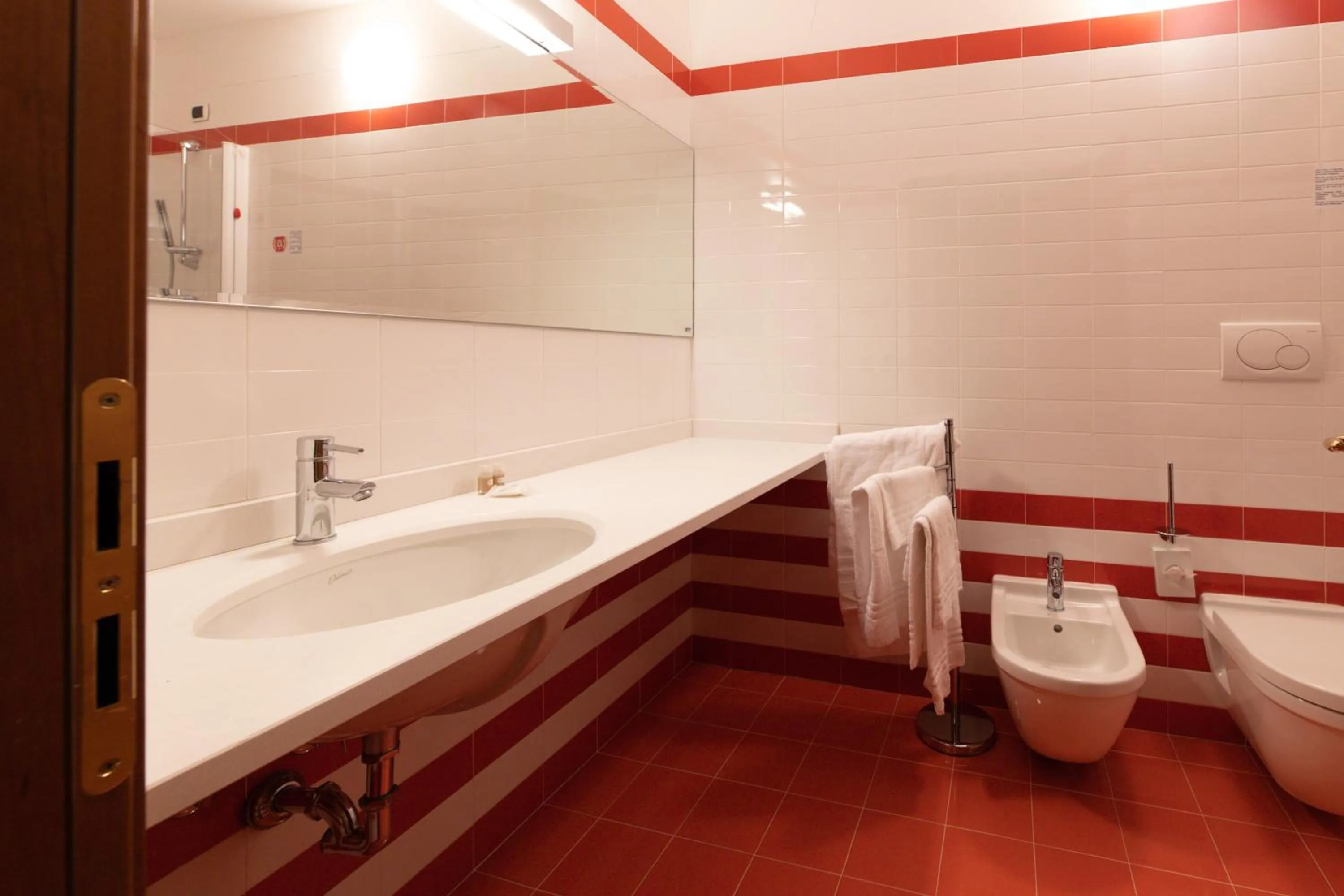 Bathroom in Hotel Enzo Moro