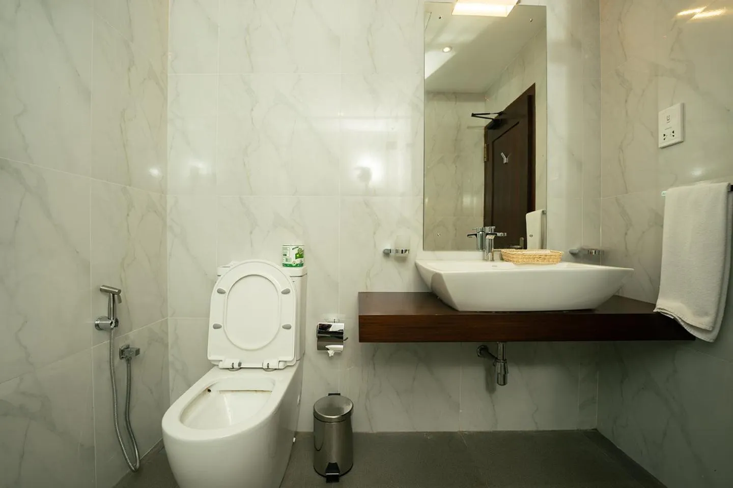 Good wood Airport Hotel