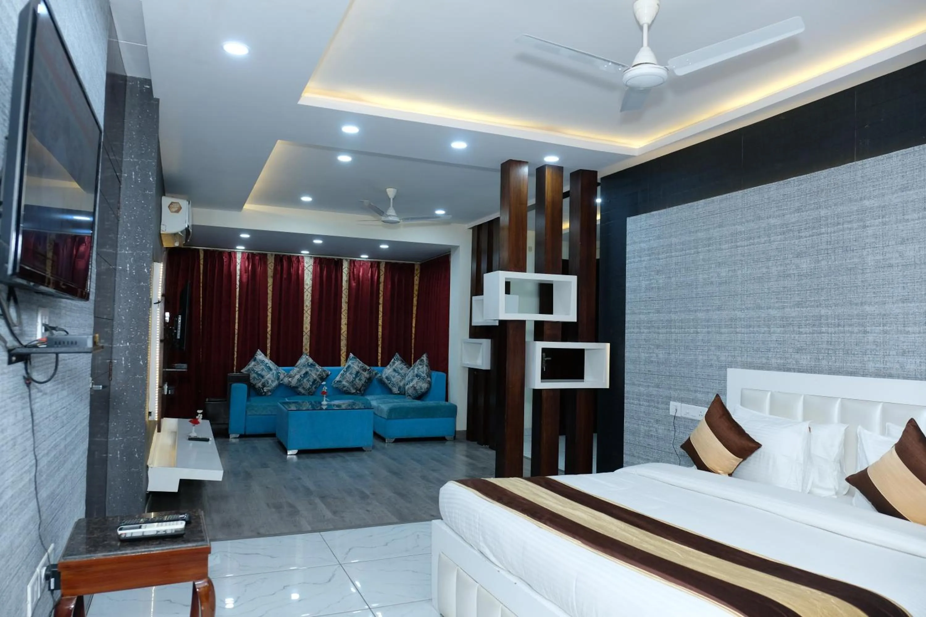 Photo of the whole room, Bed in Black Mango Resort