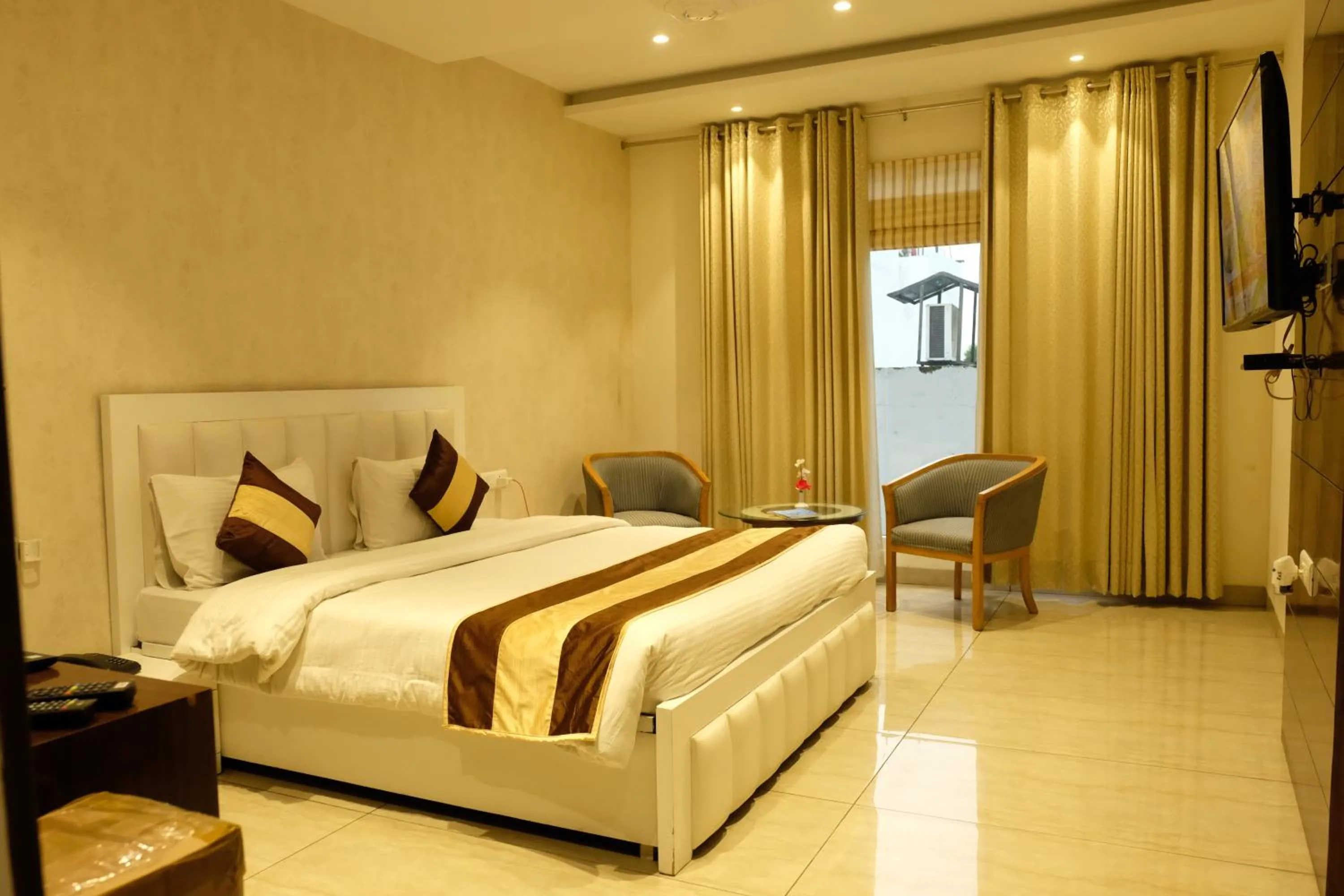 Photo of the whole room, Bed in Black Mango Resort