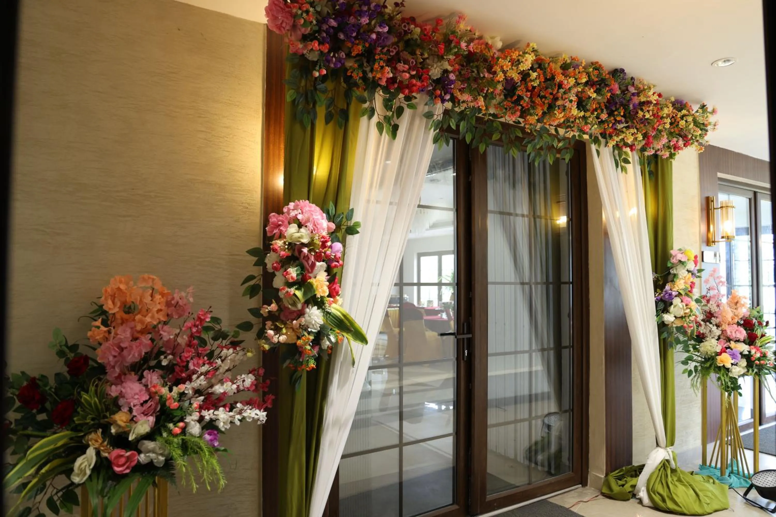 Restaurant/places to eat in Black Mango Resort