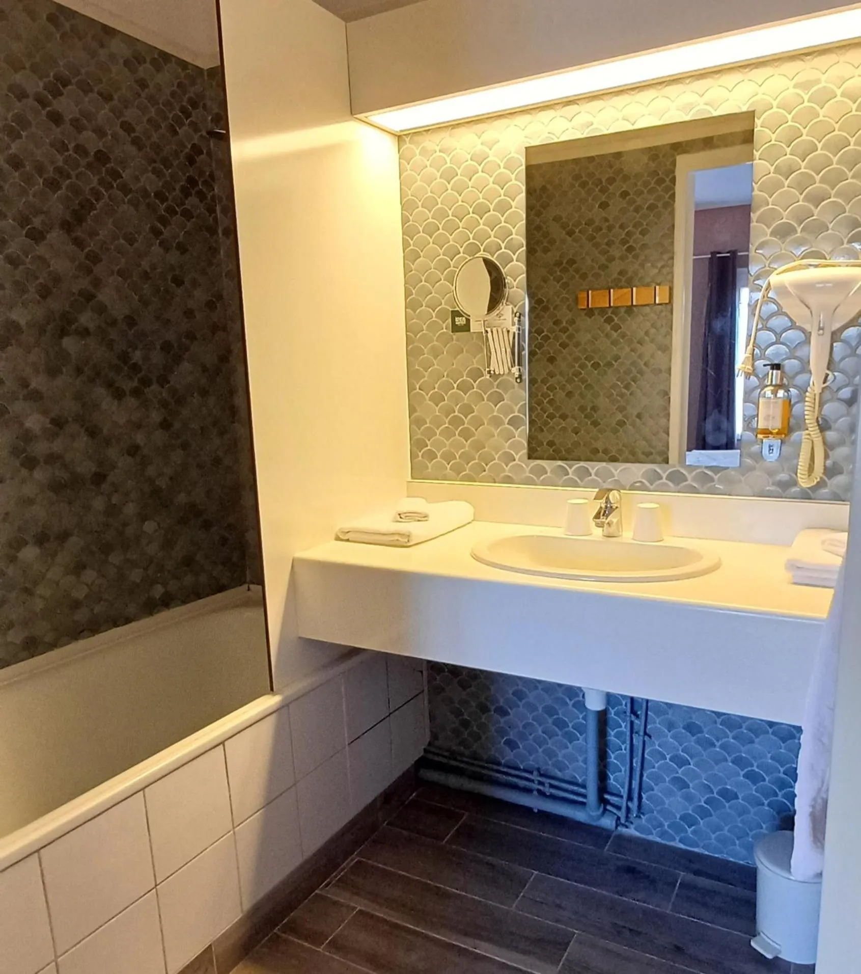 Inner courtyard view in Logis Hotel Le Cerf