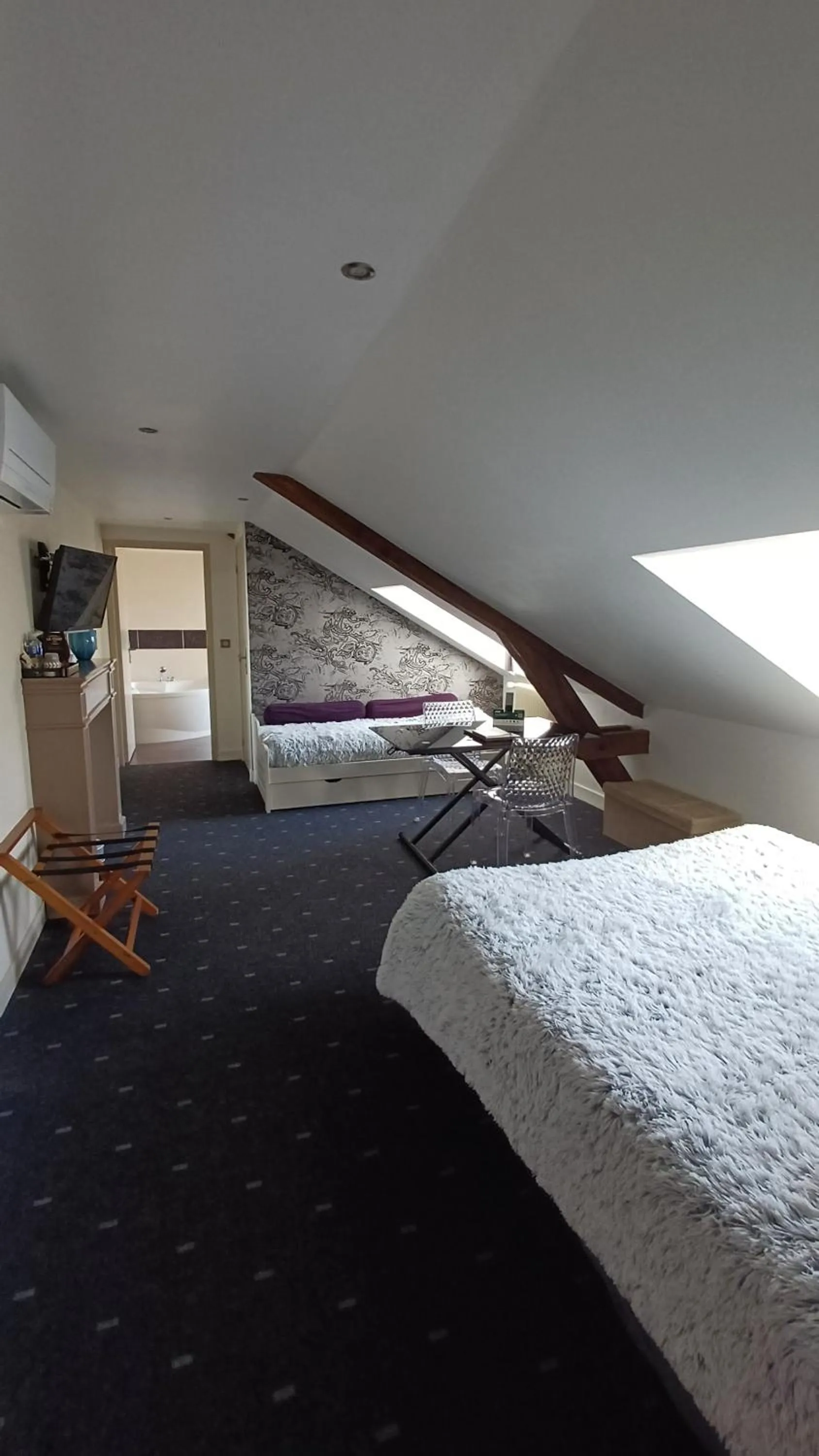 Bedroom, Bed in Logis Hotel Le Cerf