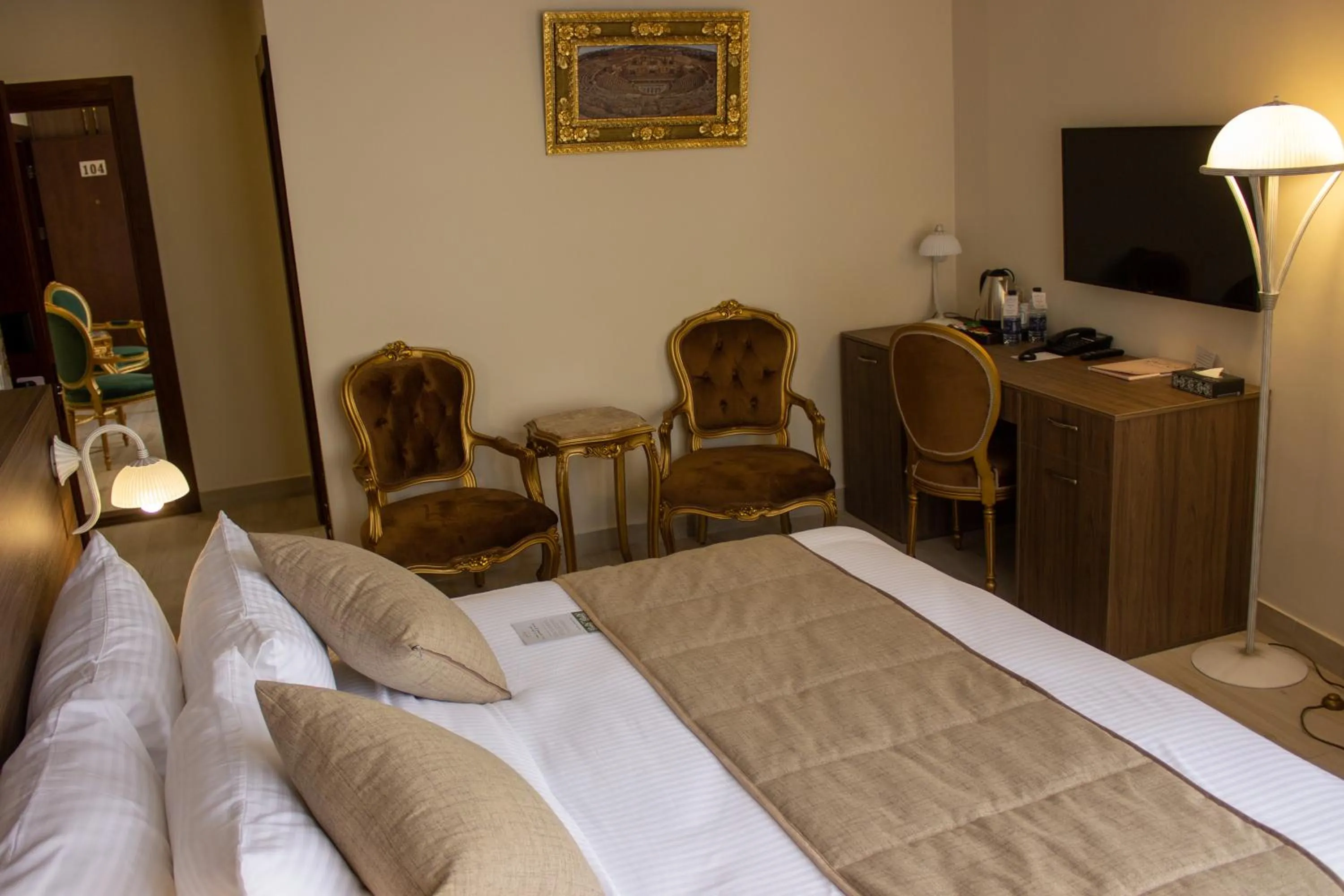 Photo of the whole room, Bed in Khan Khediwe Hotel