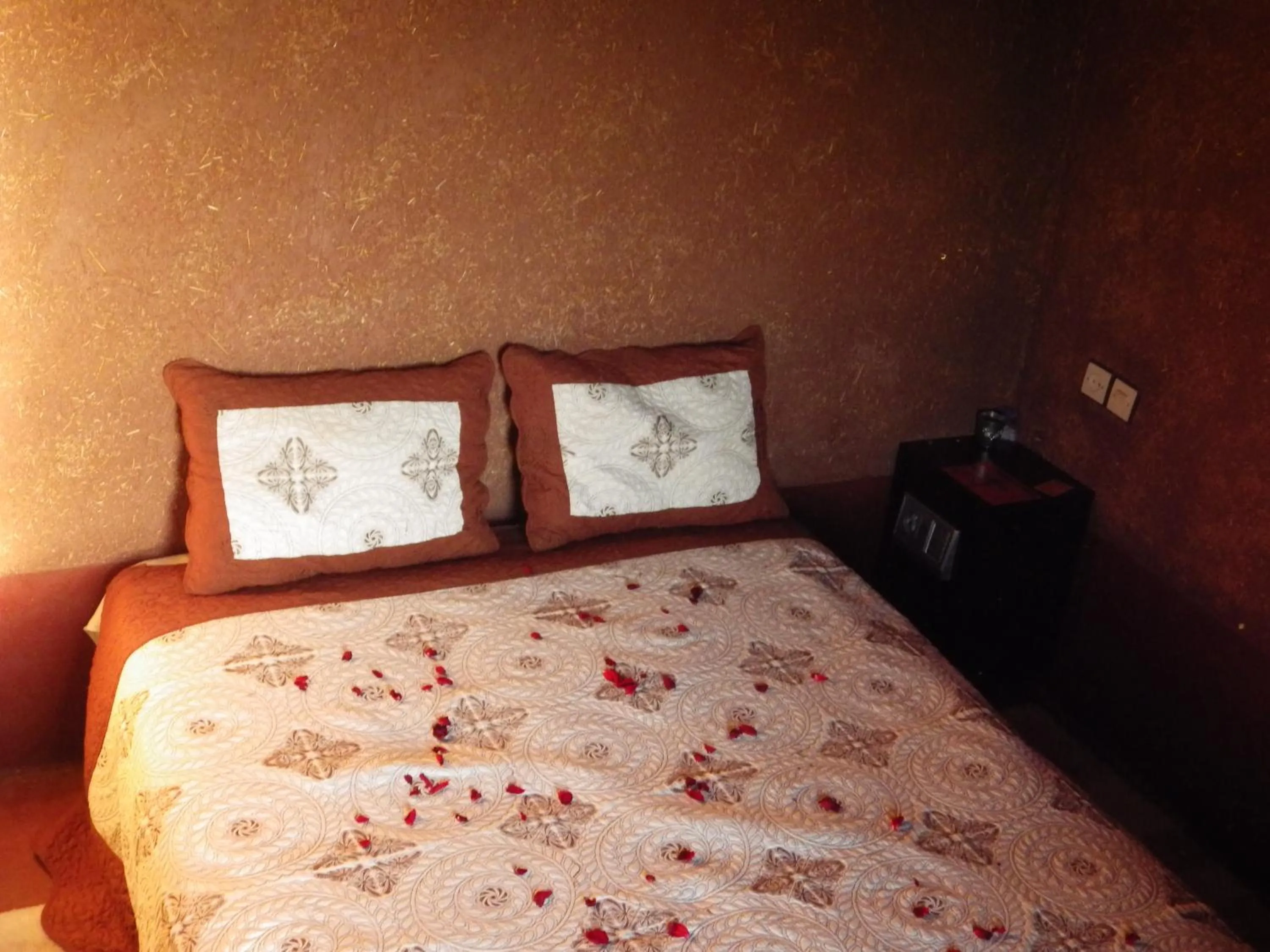 Photo of the whole room, Bed in Jad Auberge