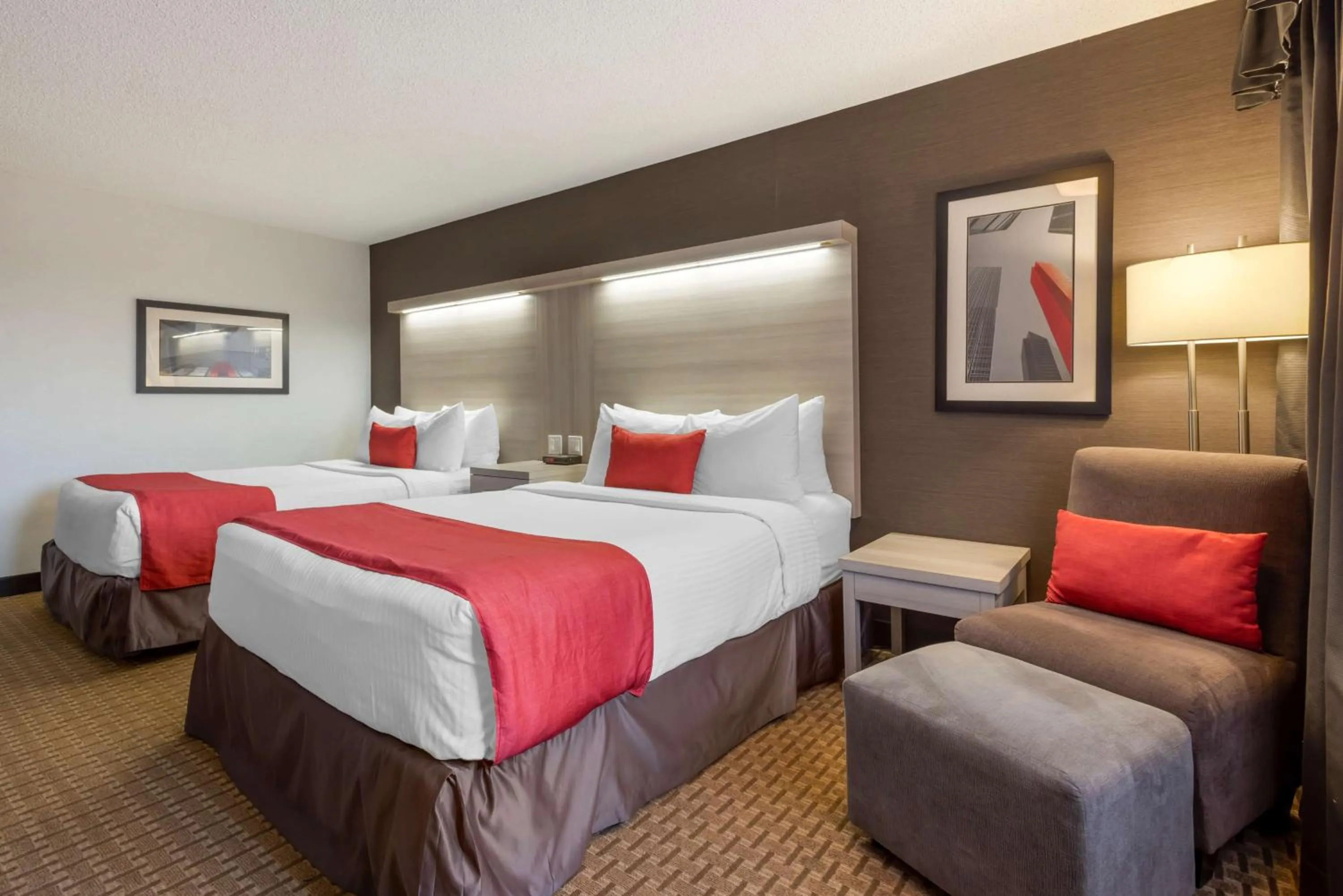 Bedroom, Bed in Best Western Plus Village Park Inn