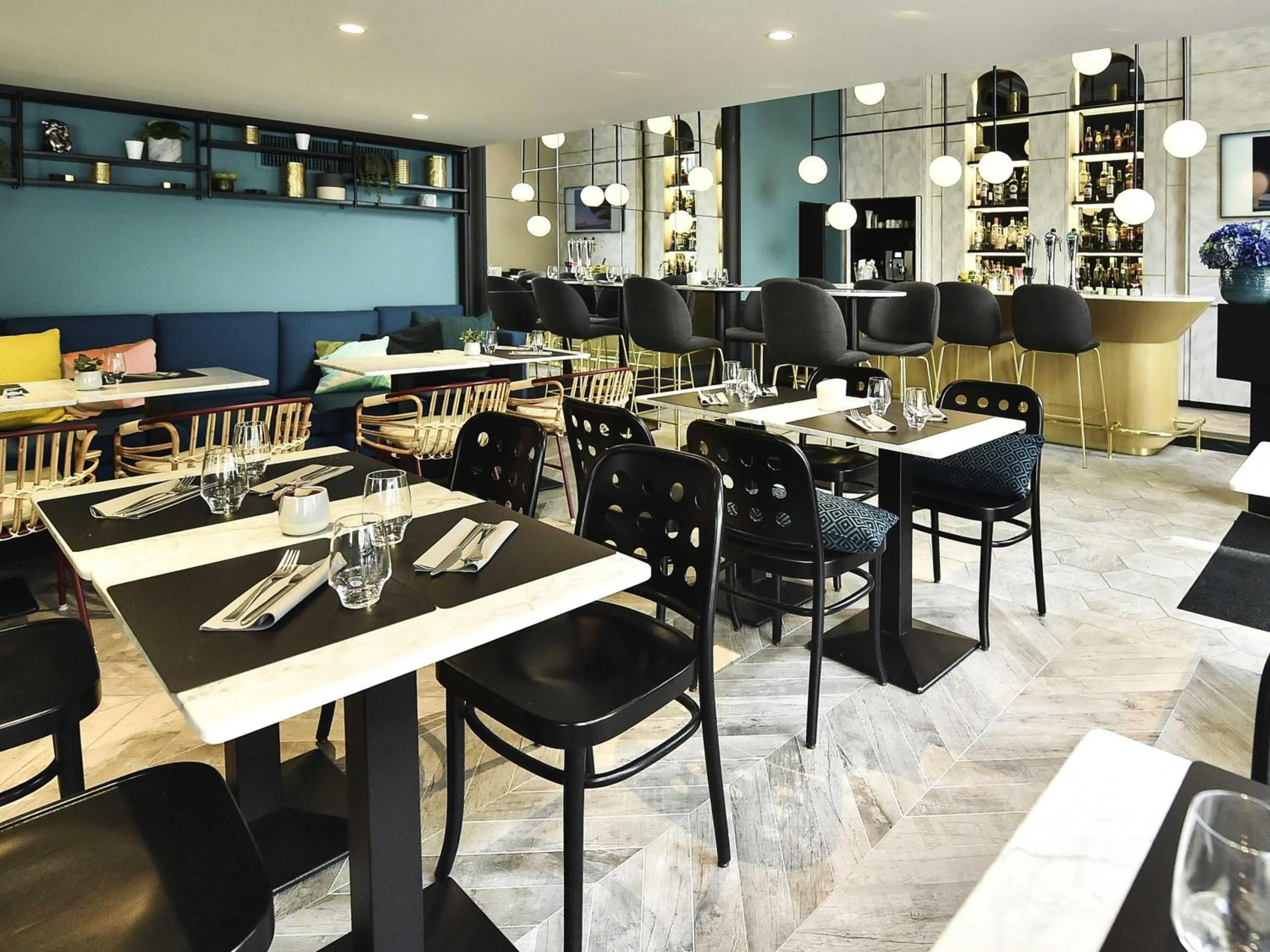 Lounge or bar in ibis Styles Dijon Central