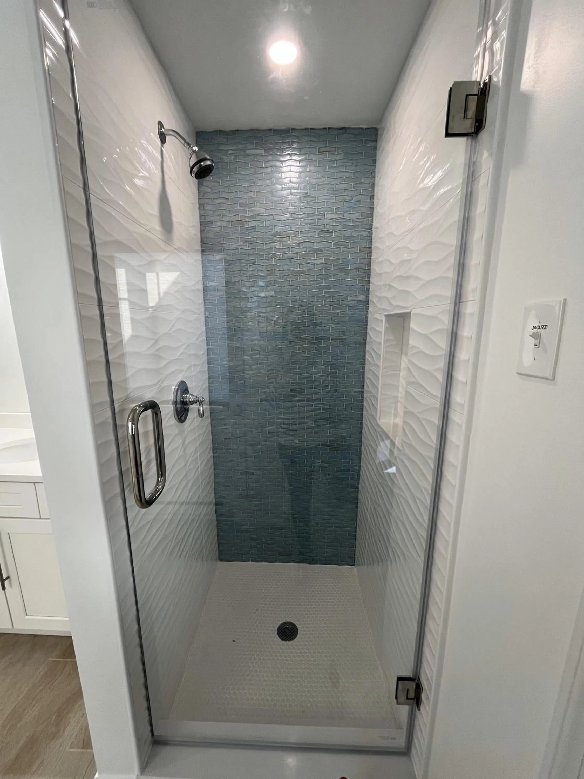 Shower in Rhea's Inn by the Sea