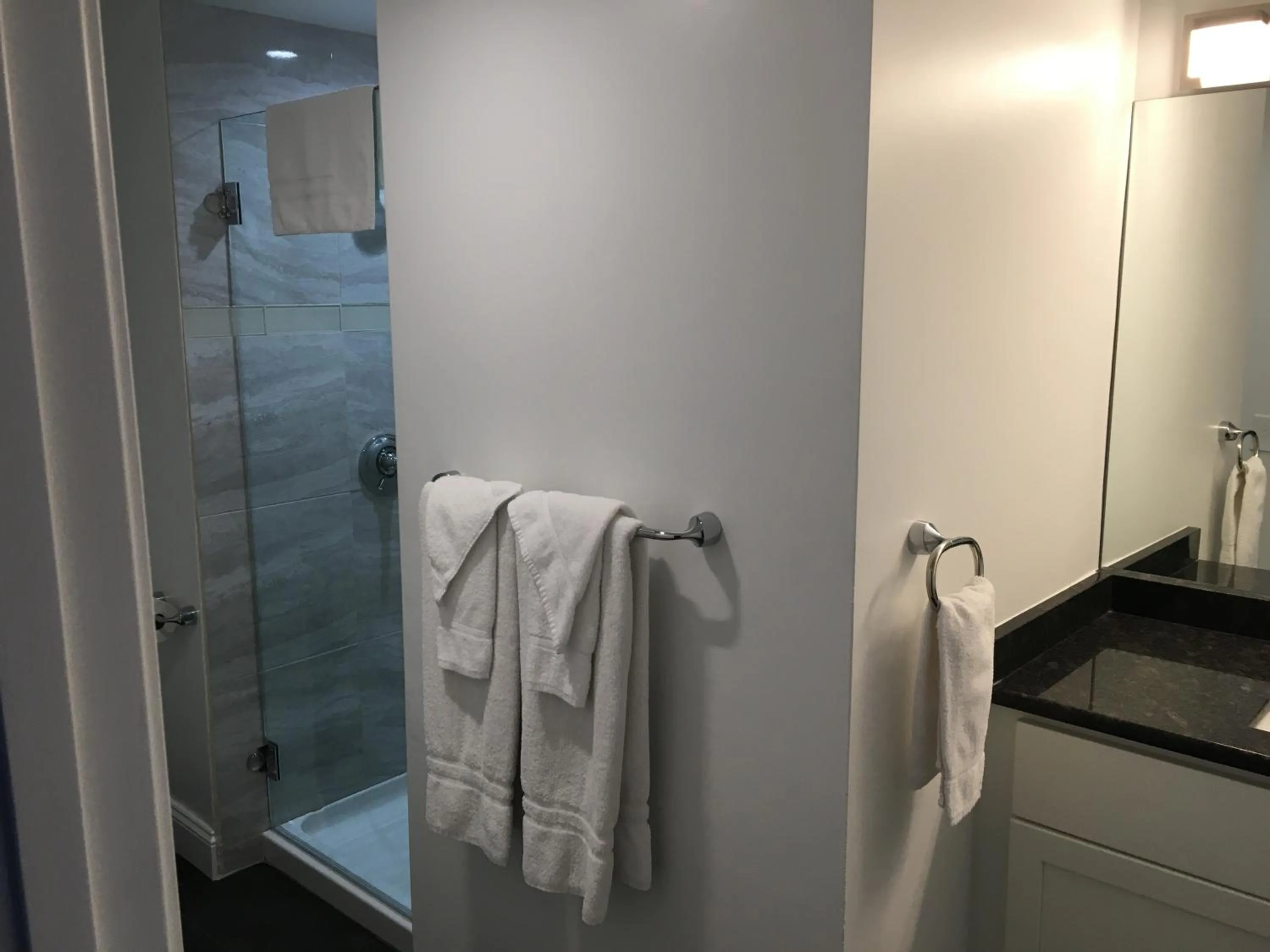 Shower in Rhea's Inn by the Sea