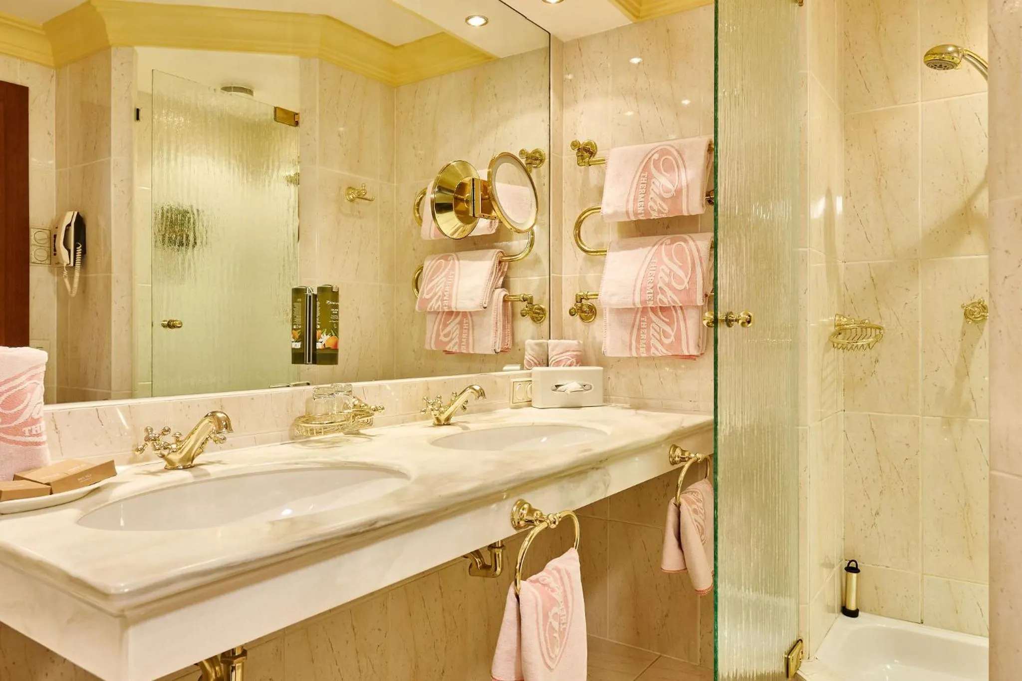 Shower in Thermenwelt Hotel Pulverer