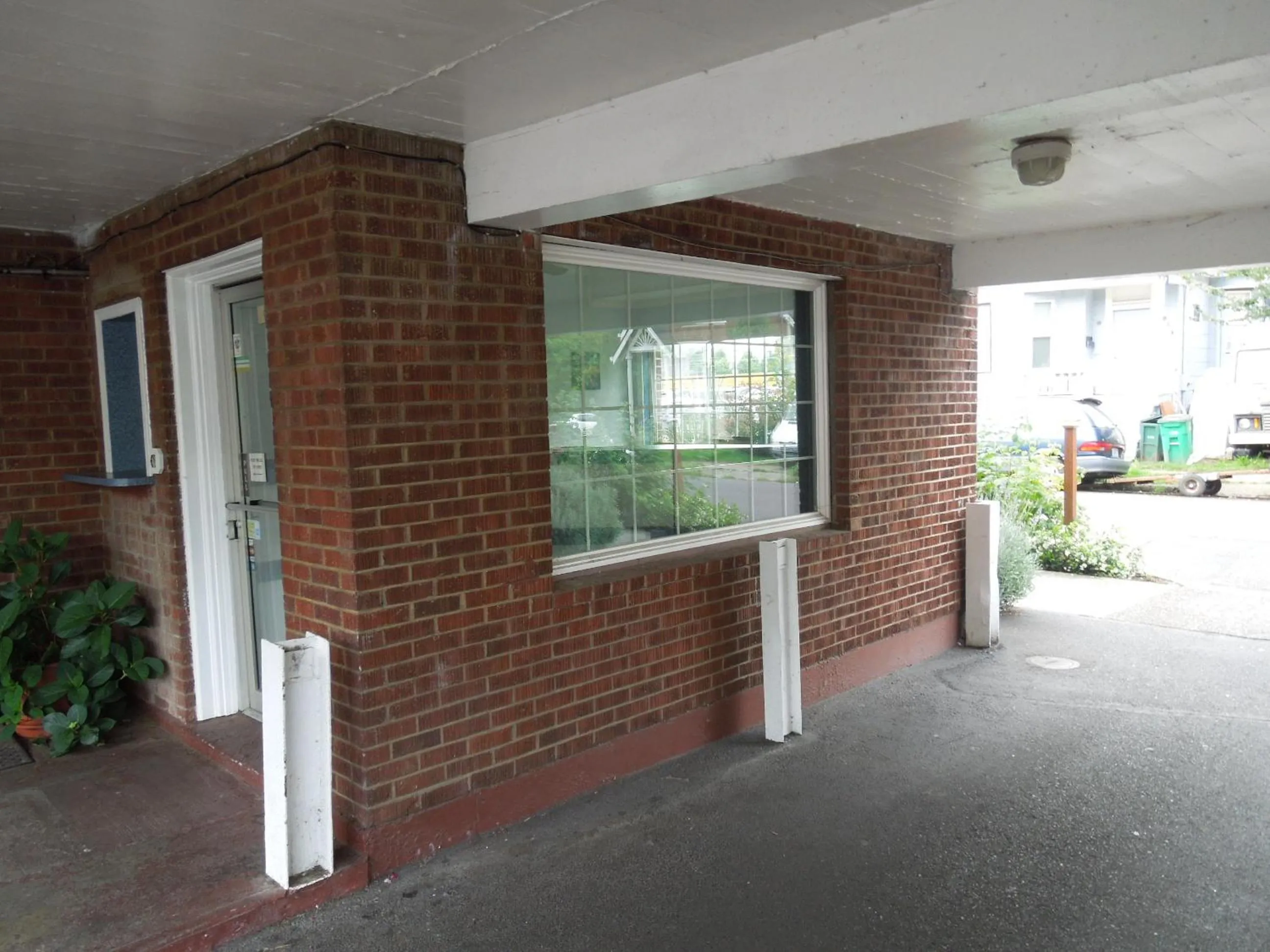 Facade/entrance in Portland Pensione