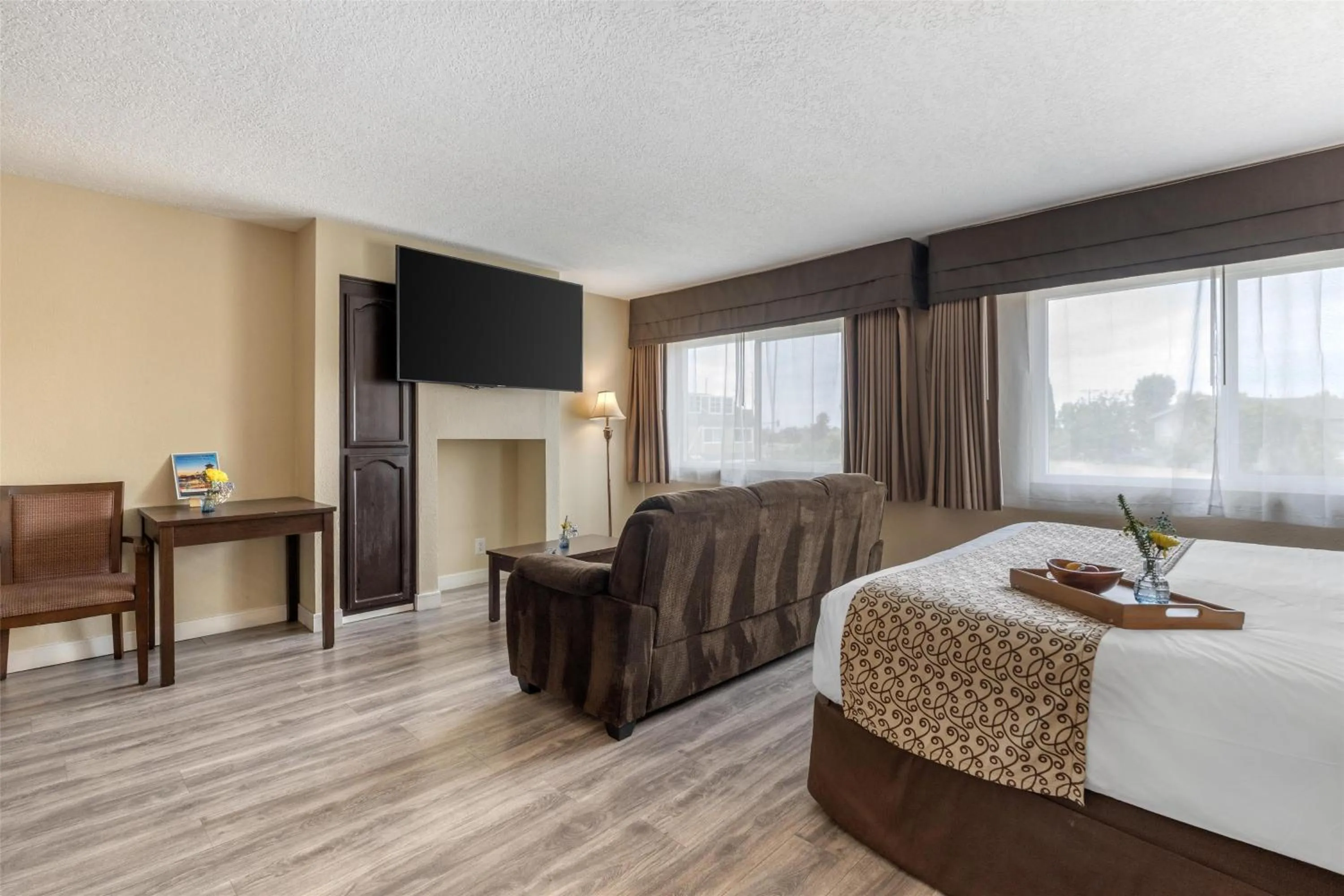 Photo of the whole room, Bed in Best Western Westminster Inn