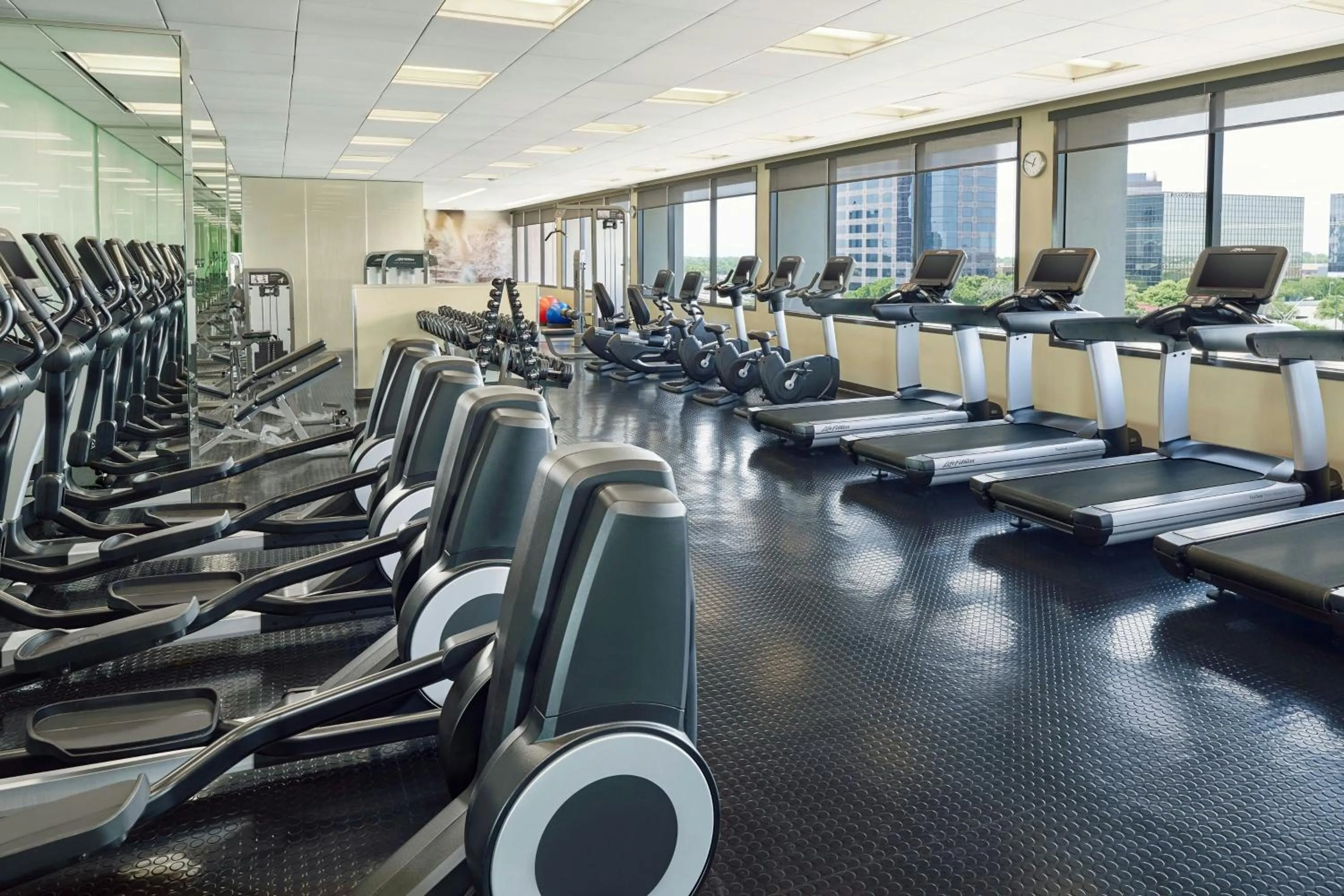 Fitness centre/facilities in The Westin Galleria Dallas