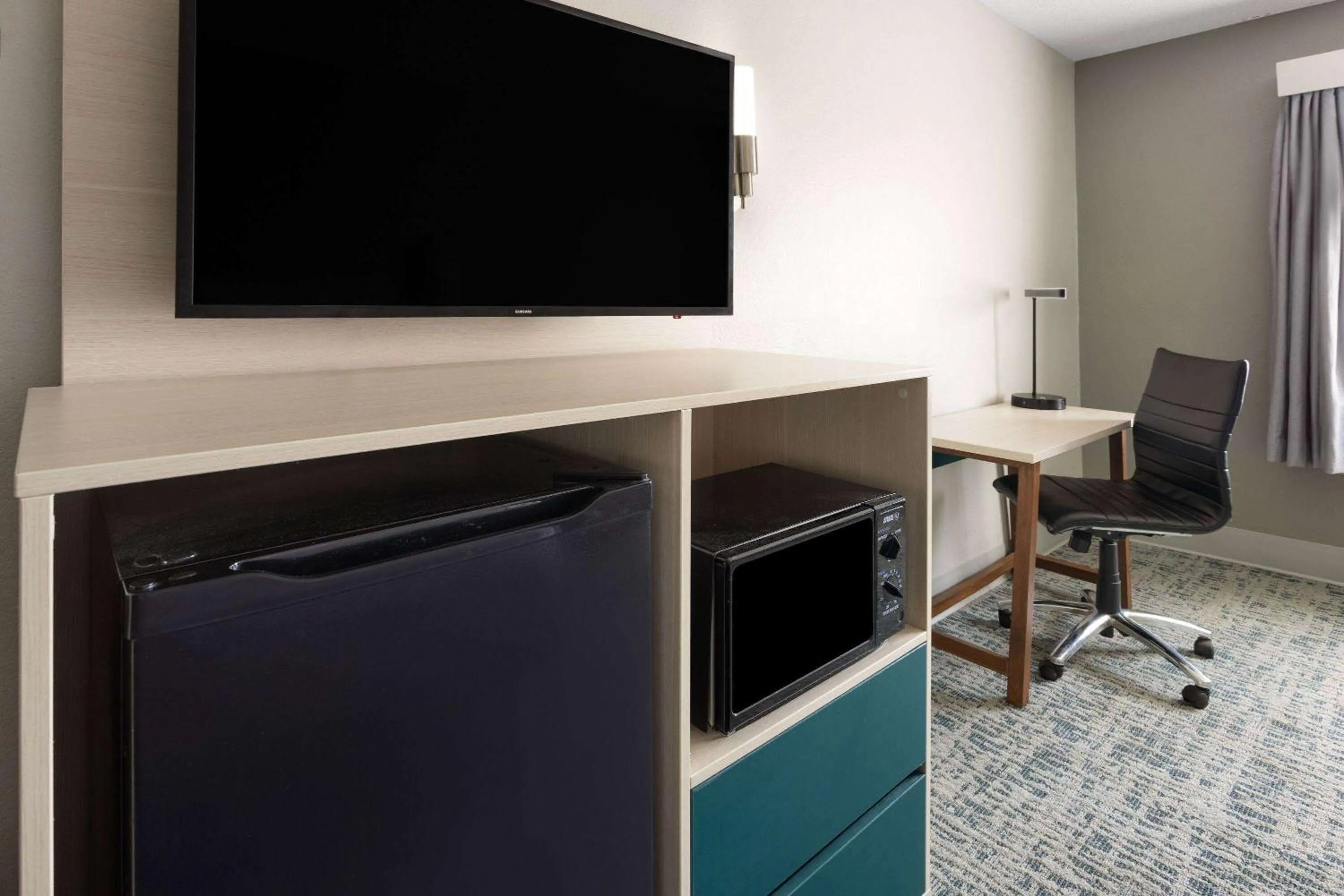 TV and multimedia in Baymont by Wyndham LaGrange