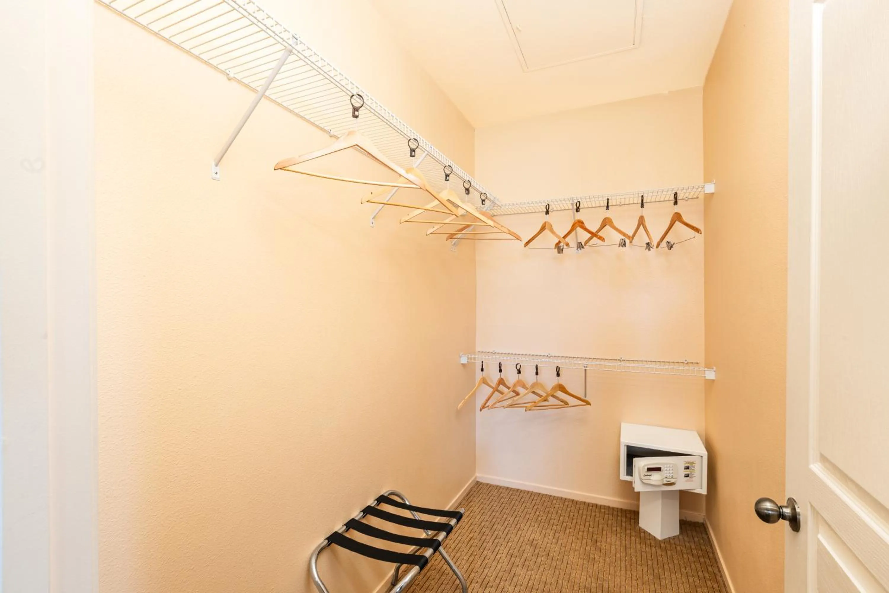 Bedroom in The Cliffs at Peace Canyon