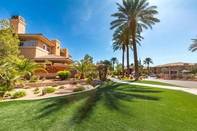 Facade/entrance in The Cliffs at Peace Canyon