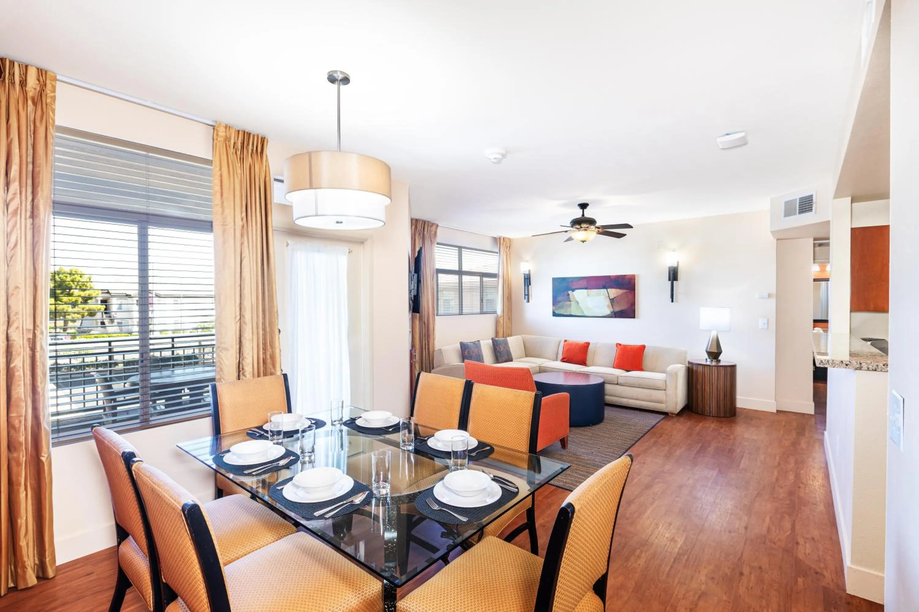 Dining area in The Cliffs at Peace Canyon